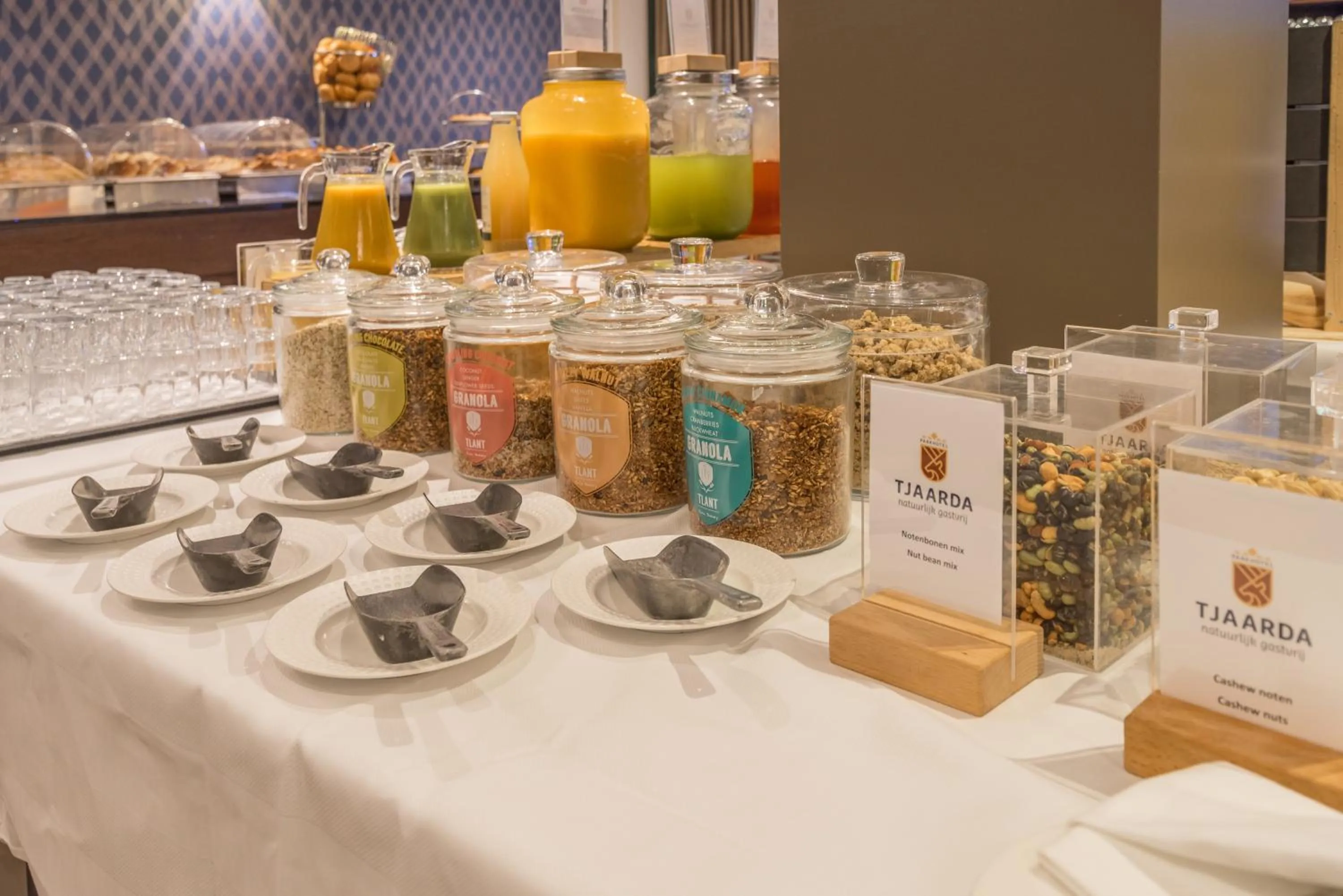 Breakfast in Parkhotel Tjaarda