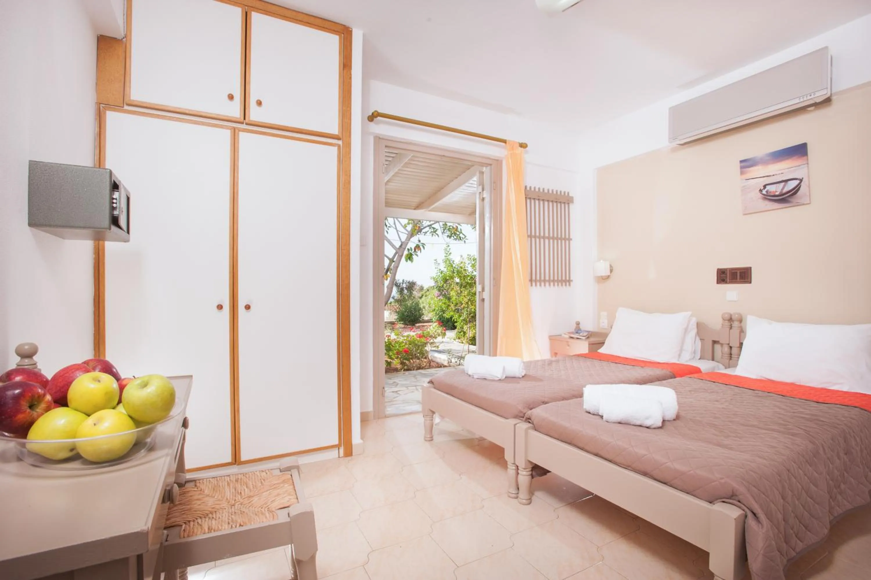 Panorama-Seaview Studios & Apartments