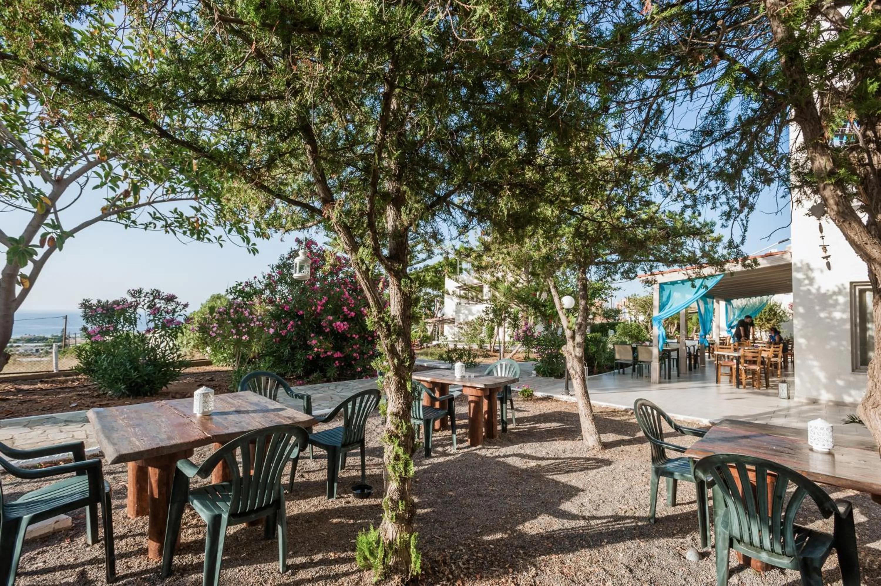 Garden in Panorama-Seaview Studios & Apartments