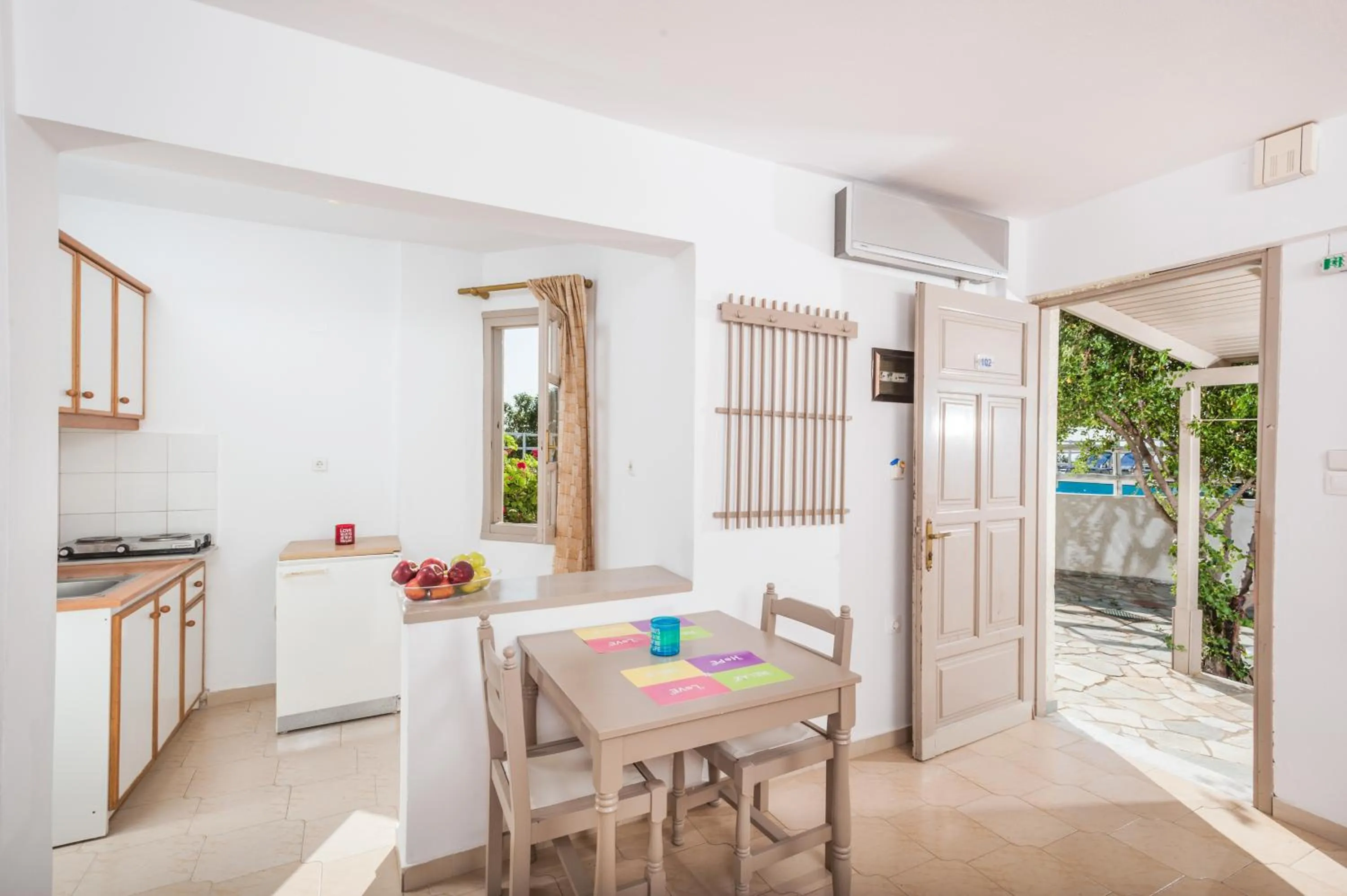 Panorama-Seaview Studios & Apartments