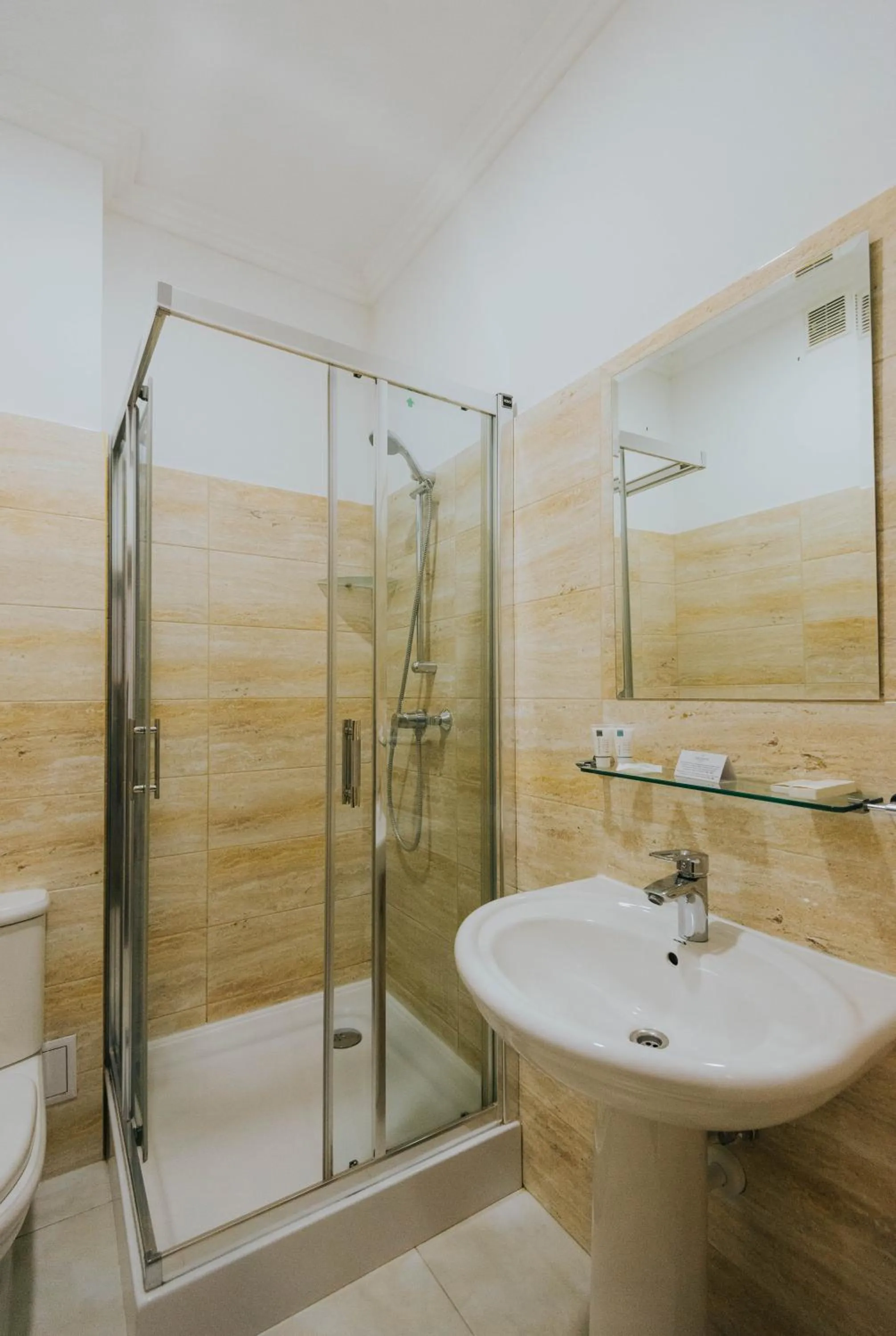 Bathroom in Premier Geneva Hotel