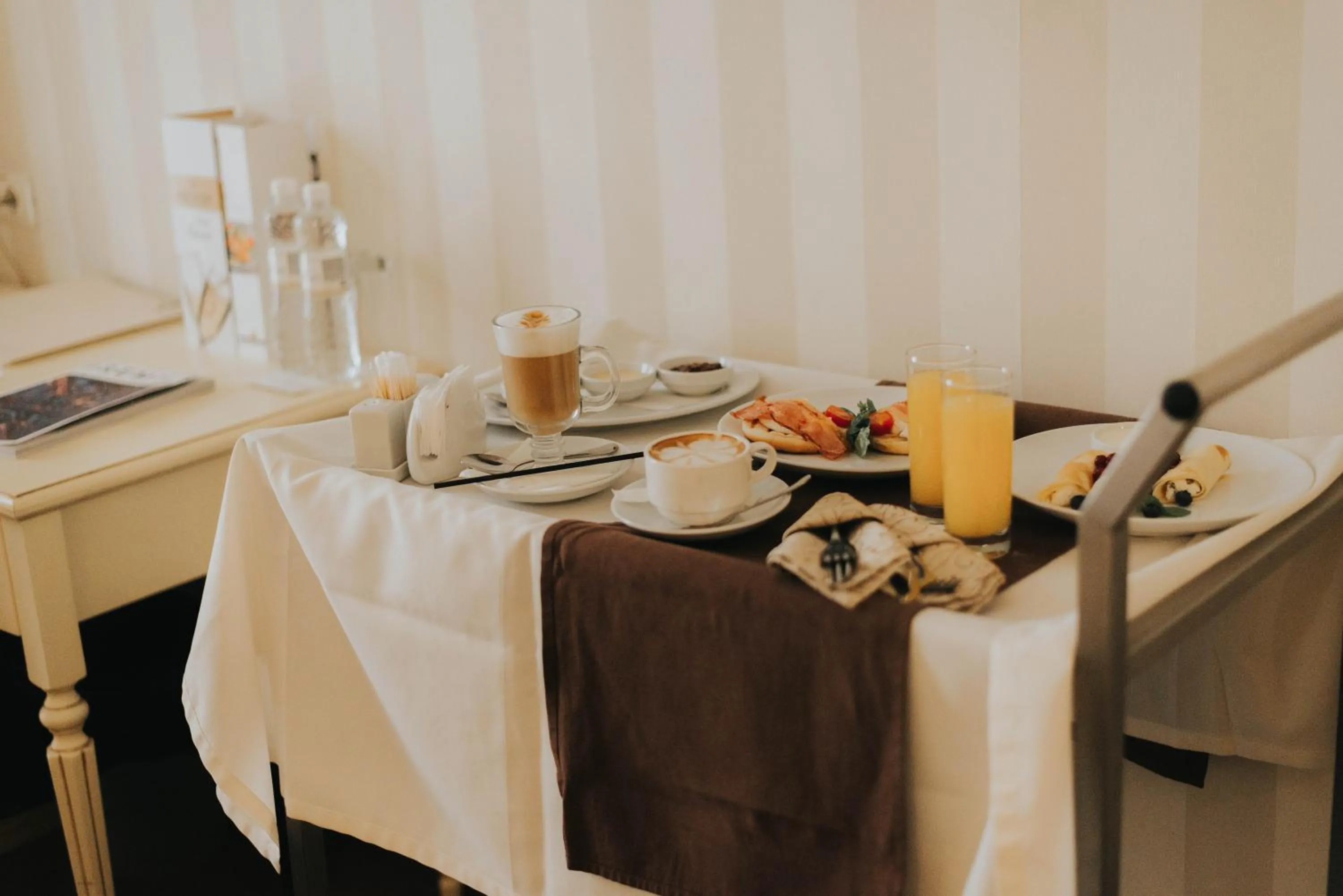 Food and drinks in Premier Geneva Hotel