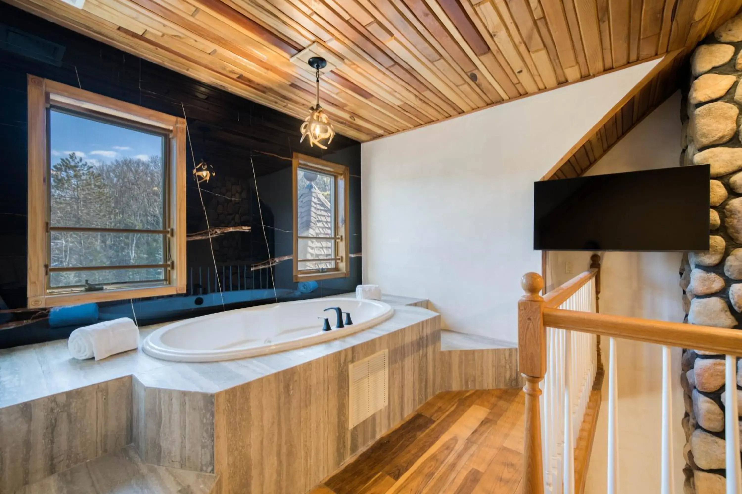 The Haüs Windham - Luxury Suites, Hot Tub, Mountain Views! The Haüs Windham - Luxury Suites, Hot Tub, Mountain Views!