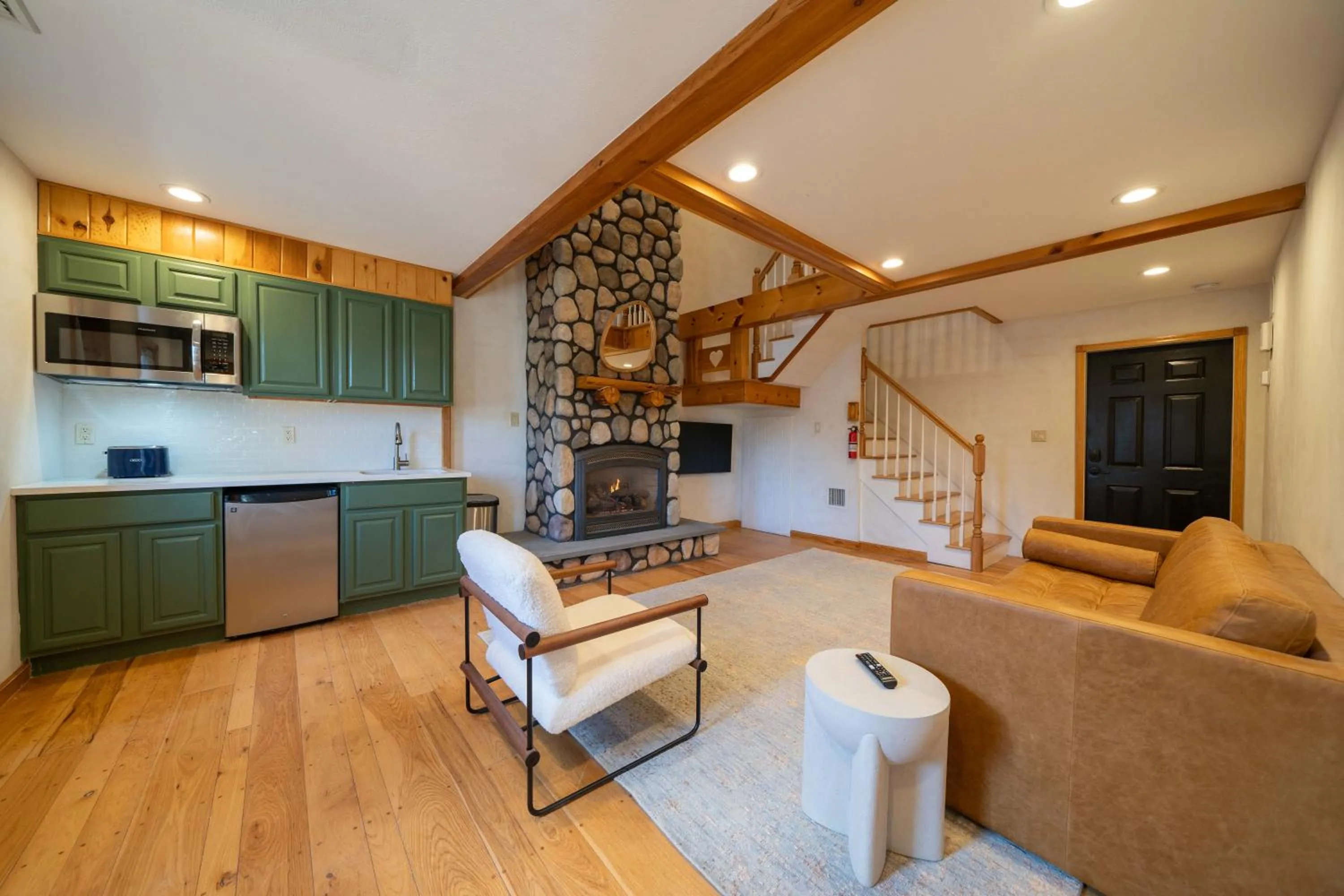 TV and multimedia in The Haüs Windham - Spacious Suites, Hot Tub, Mountain Views!