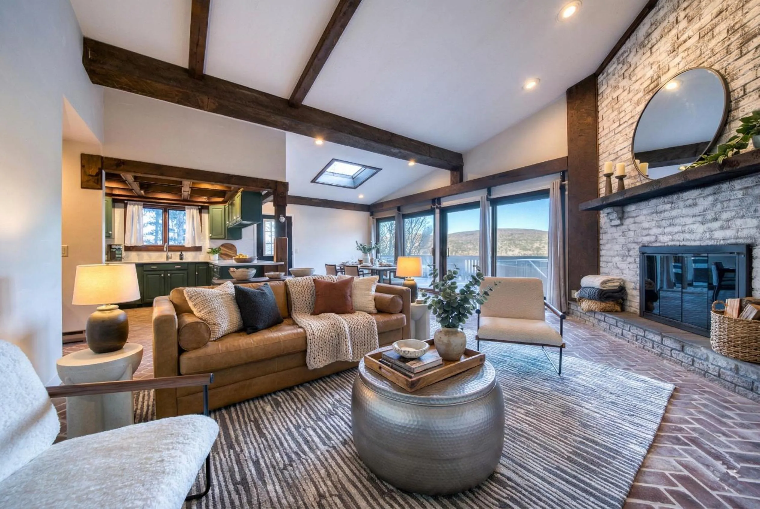 The Haüs Windham - Spacious Suites, Hot Tub, Mountain Views!