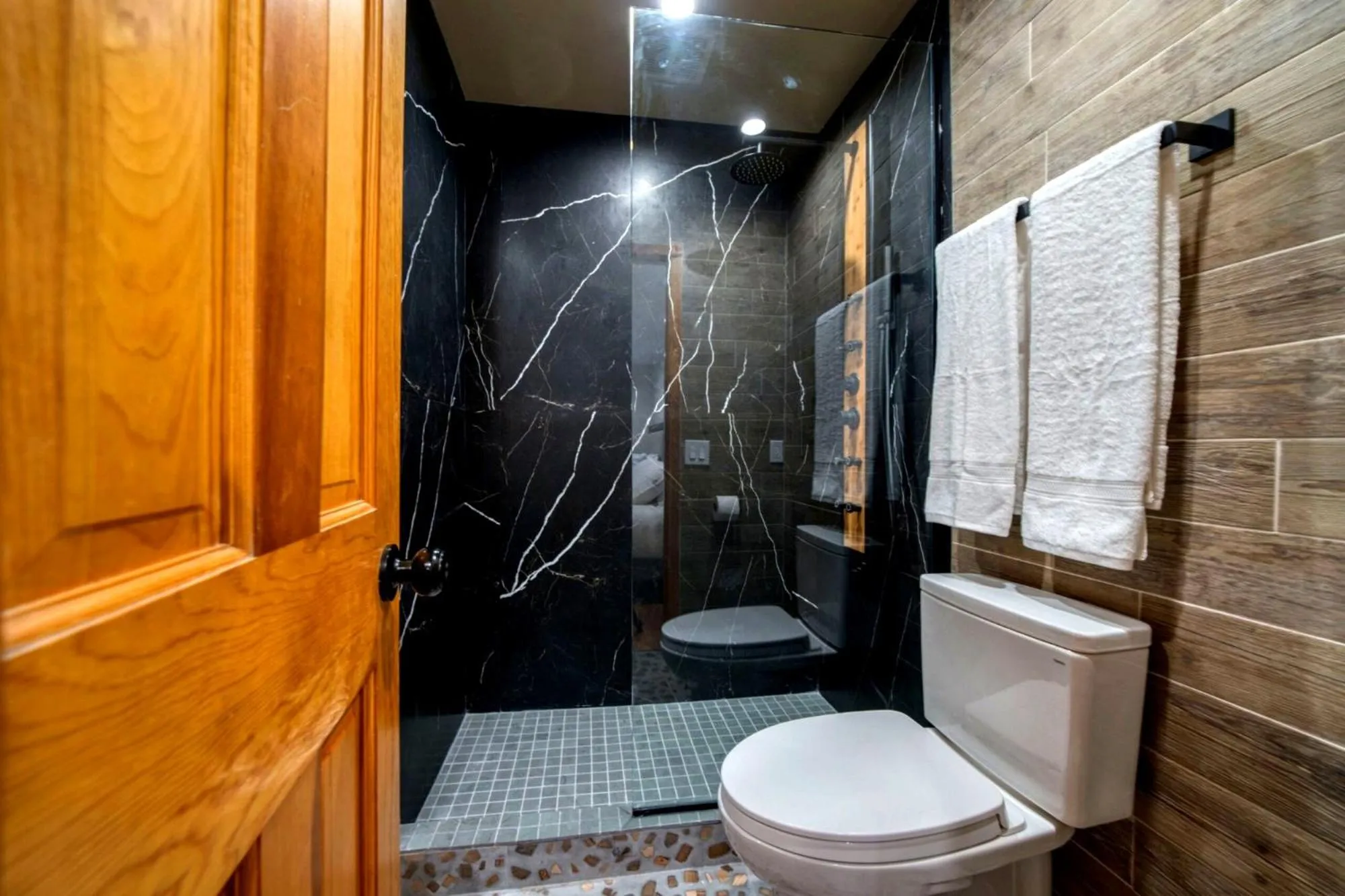 The Haüs Windham - Spacious Suites, Hot Tub, Mountain Views!