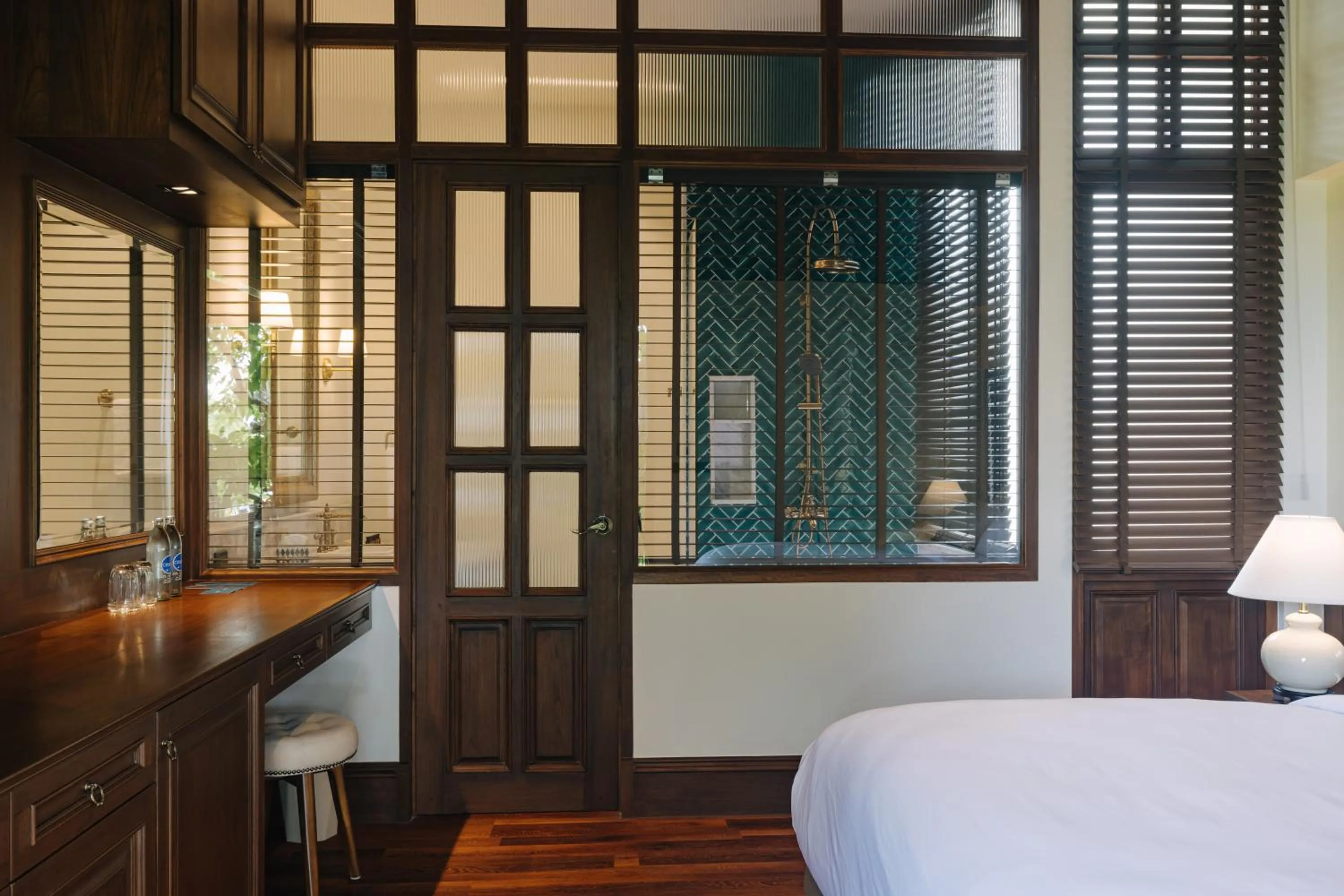 Photo of the whole room, Bed in Coucou Hotel