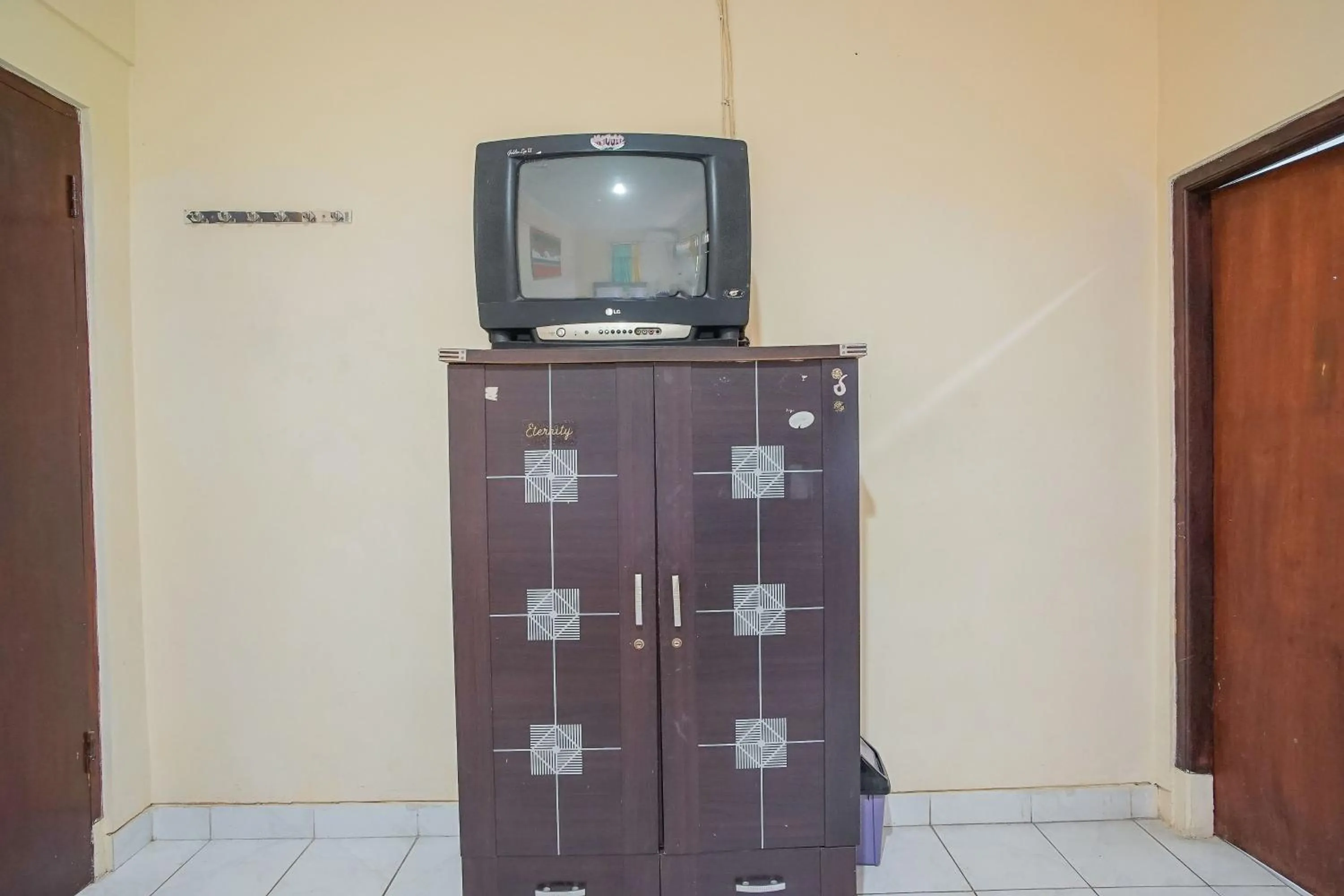 TV and multimedia in Mahendra Beach Inn