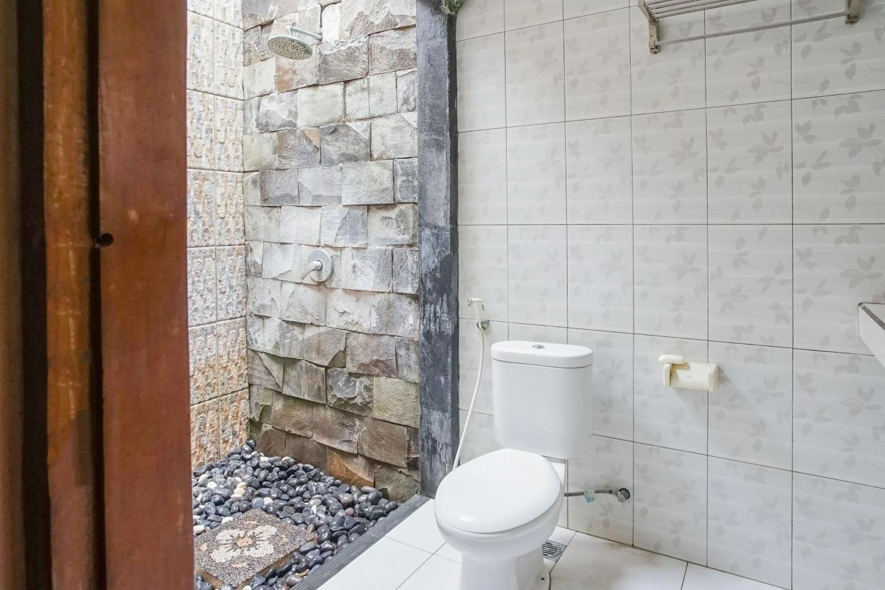 Bathroom in Mahendra Beach Inn