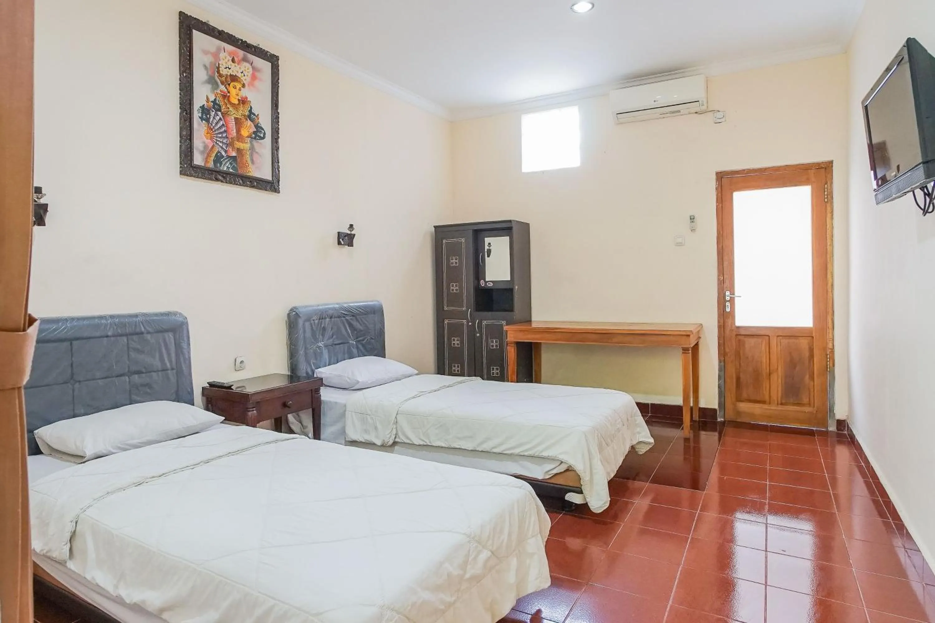 Photo of the whole room, Bed in Mahendra Beach Inn