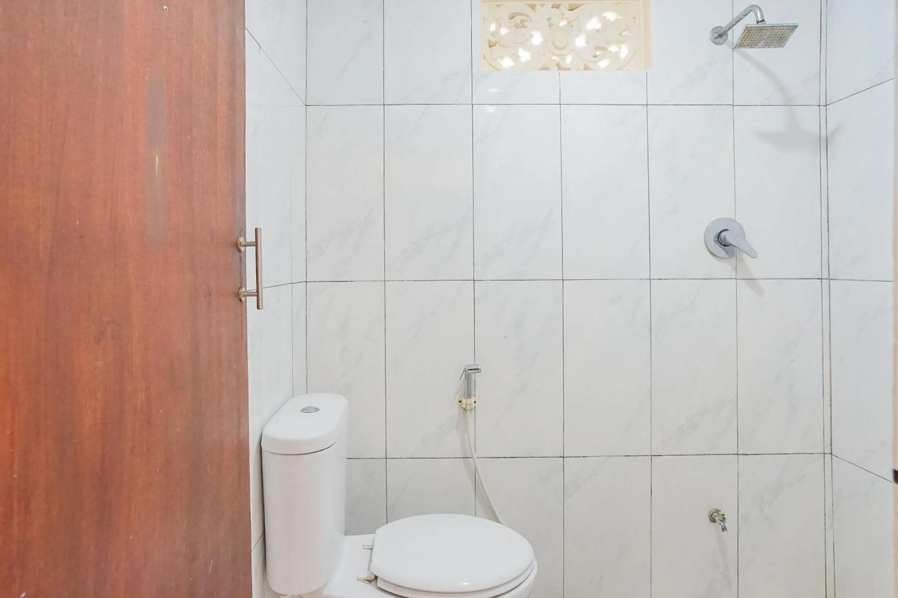 Bathroom in Mahendra Beach Inn