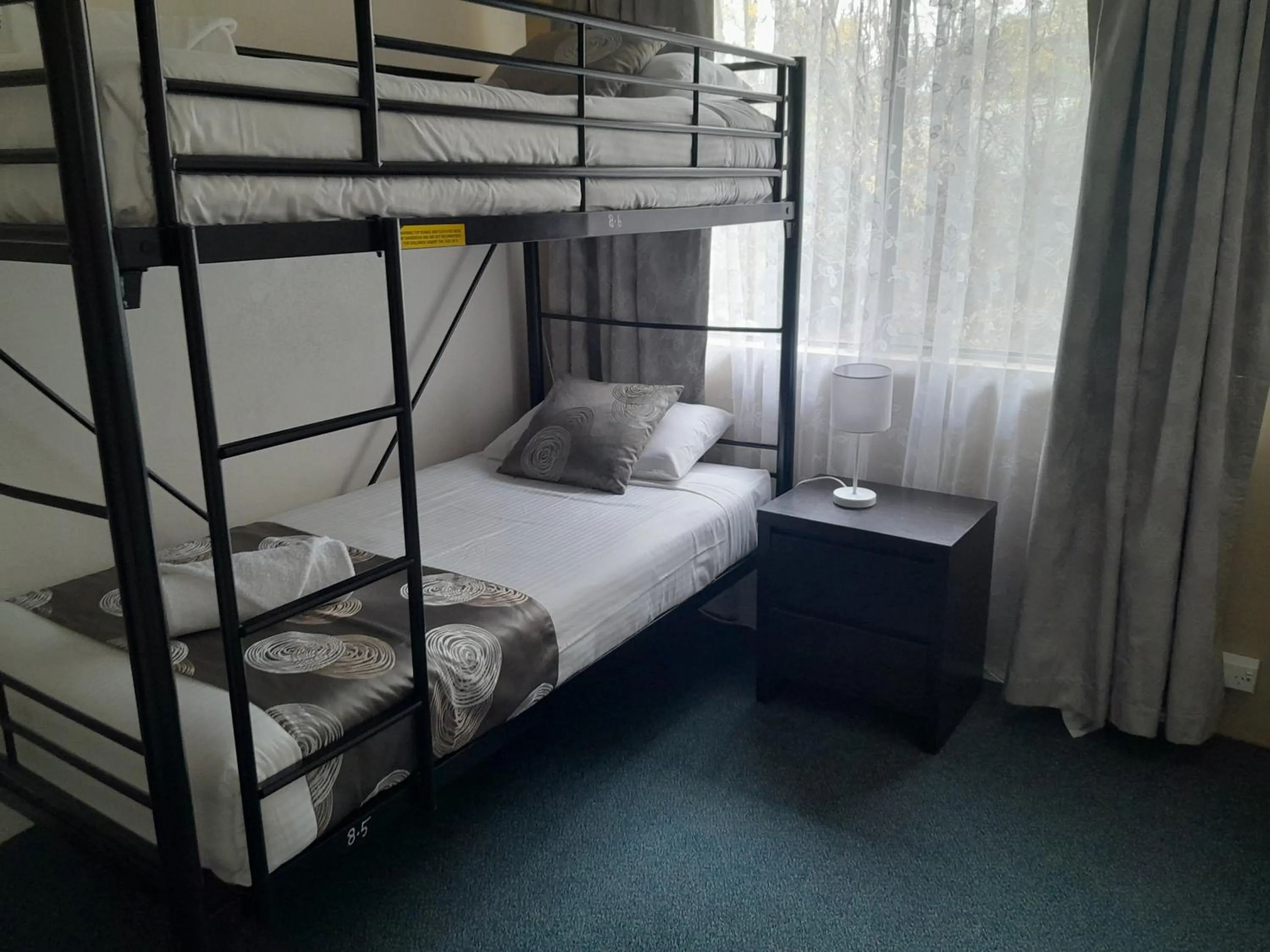 bunk bed in Murray Gardens Motel