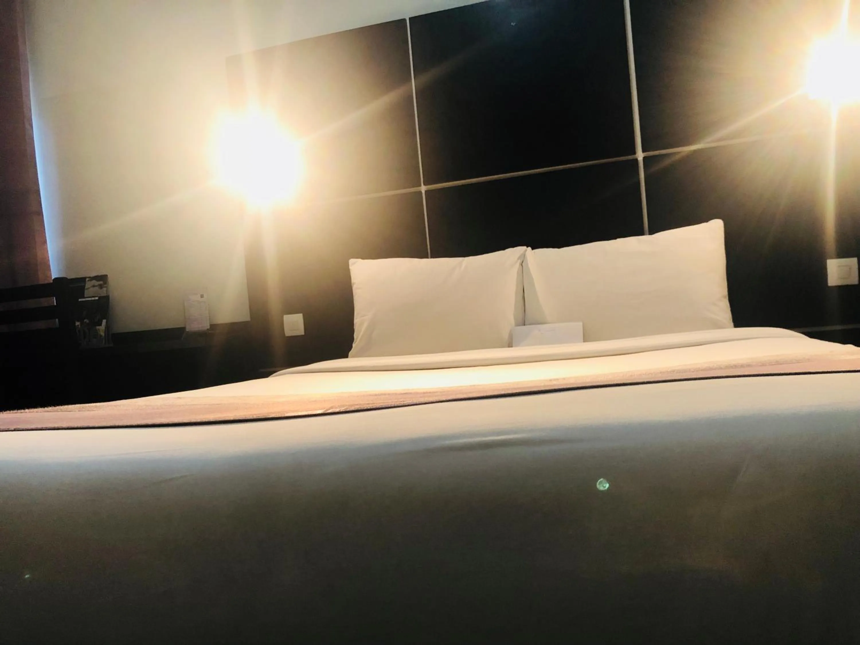 Photo of the whole room, Bed in Détente Hôtel