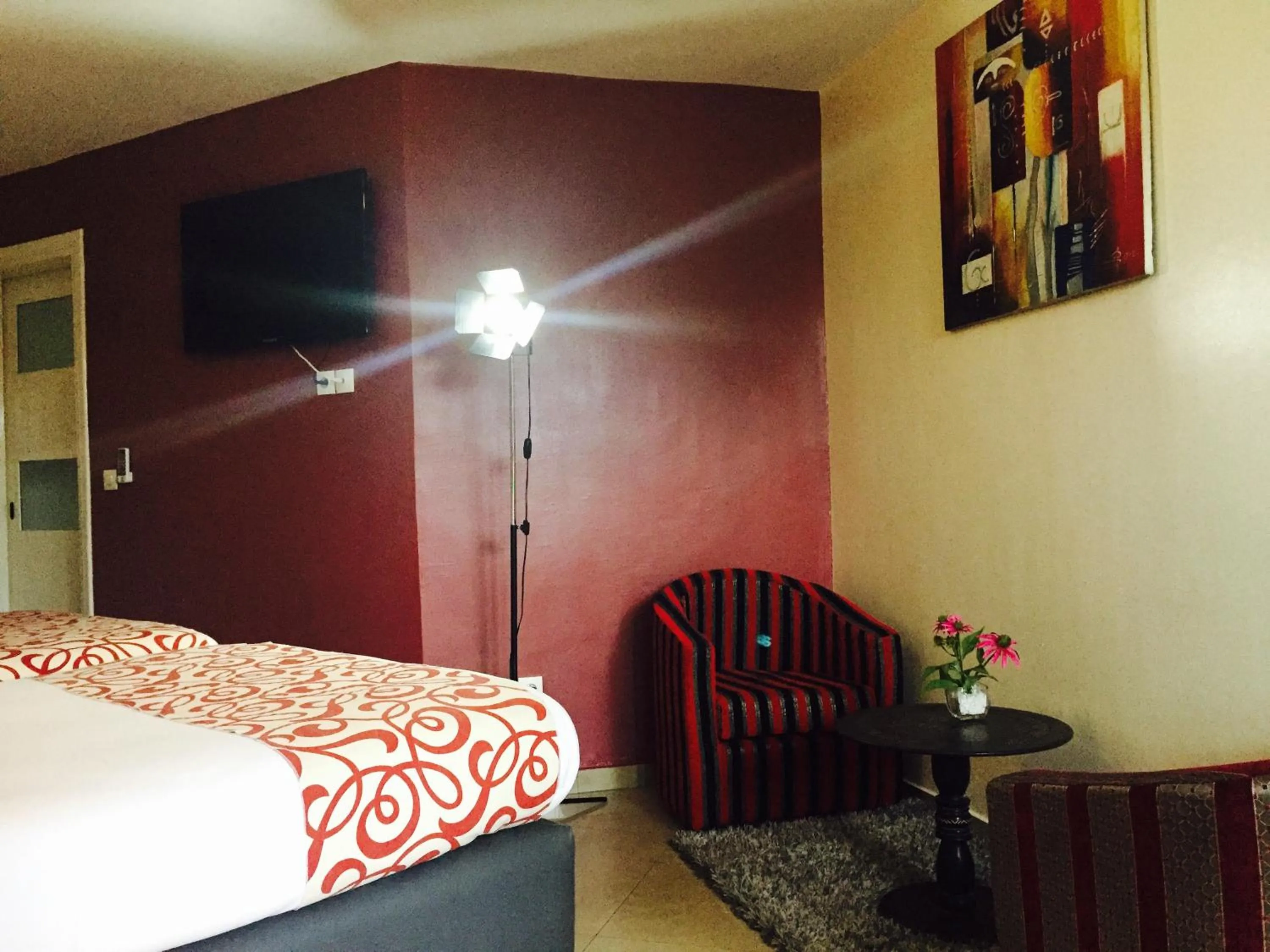 Seating area, Bed in Détente Hôtel