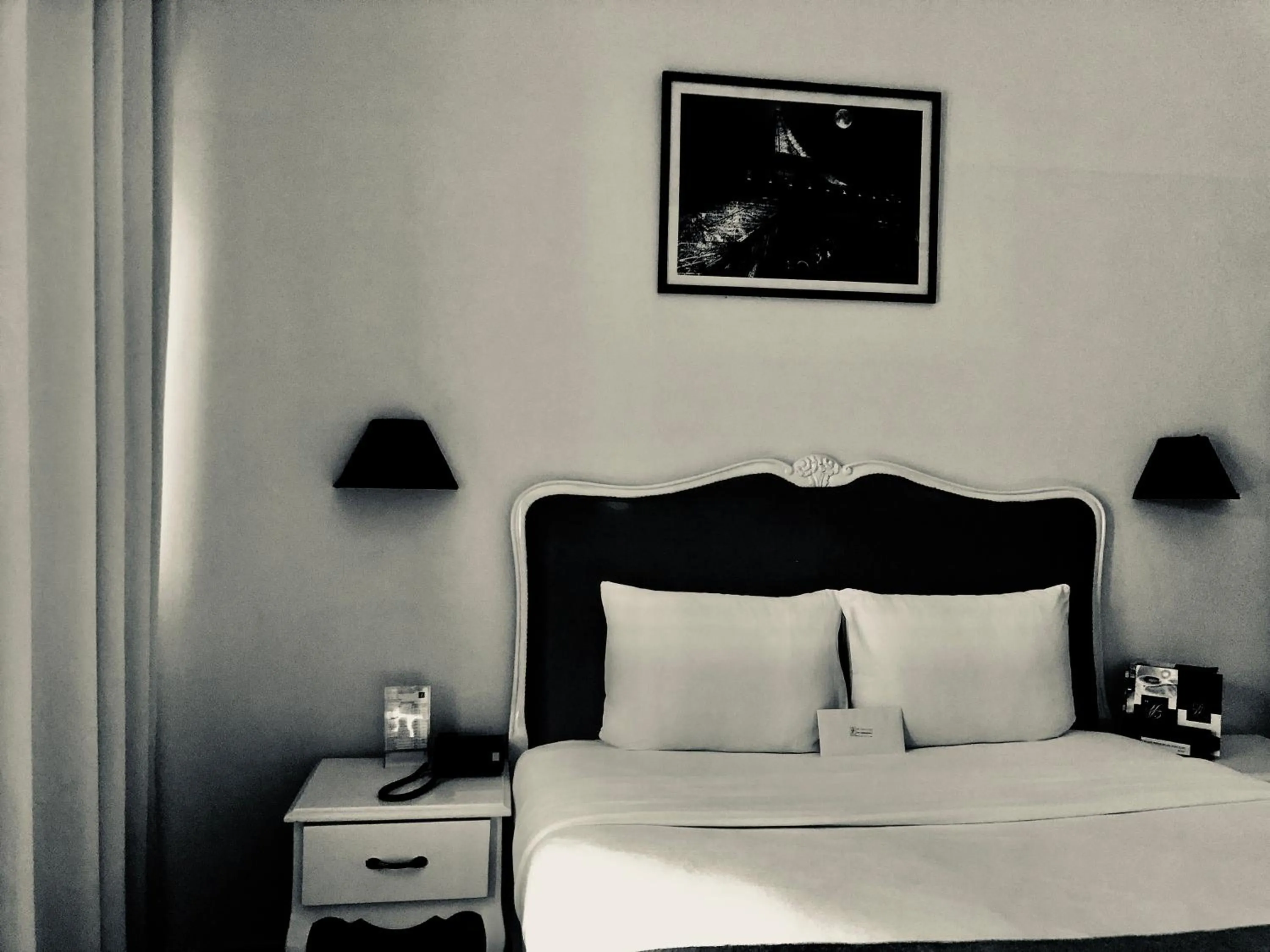Photo of the whole room, Bed in Détente Hôtel