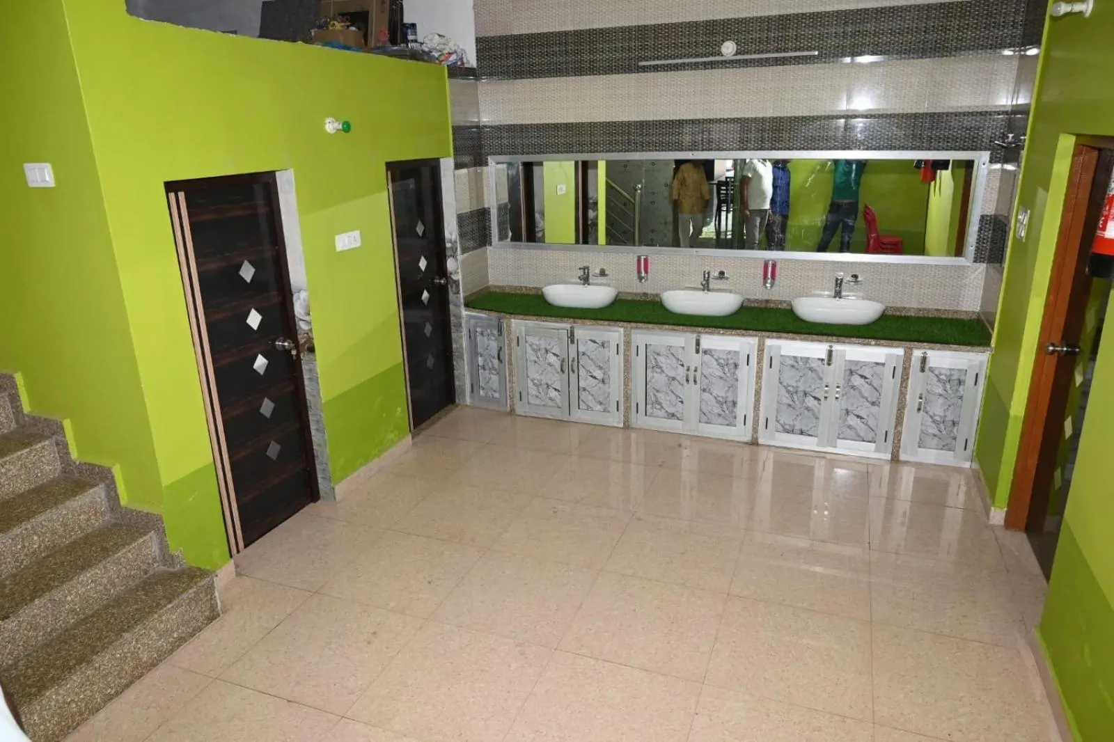 Lobby or reception in Hotel O The Glide Inn Hotel & Restaurant