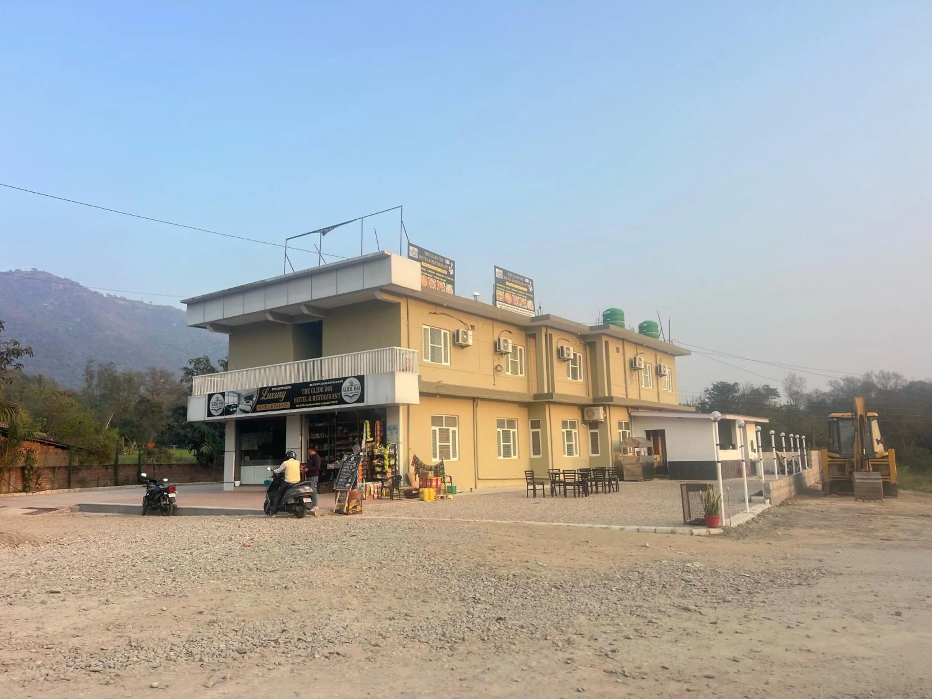 Facade/entrance in Hotel O The Glide Inn Hotel & Restaurant