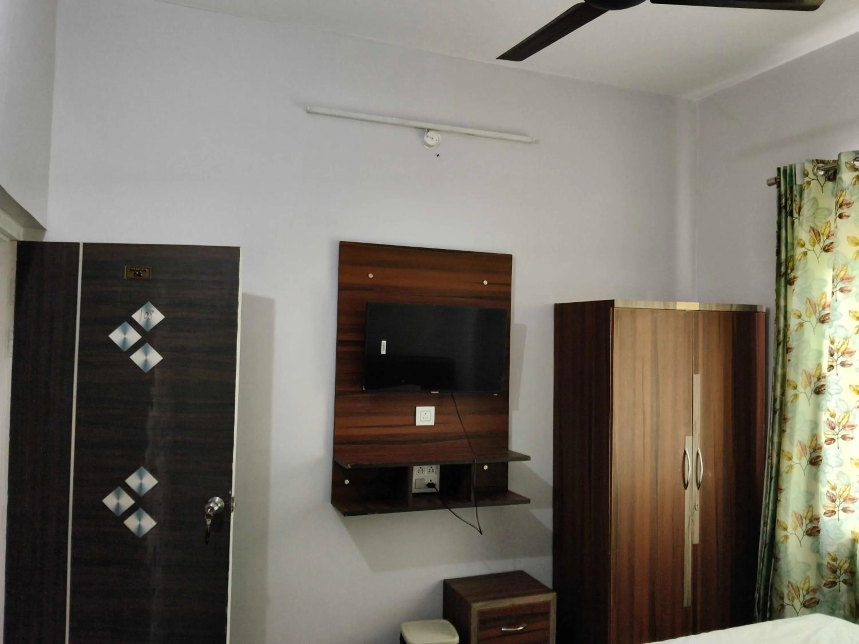 Bathroom in Hotel O The Glide Inn Hotel & Restaurant