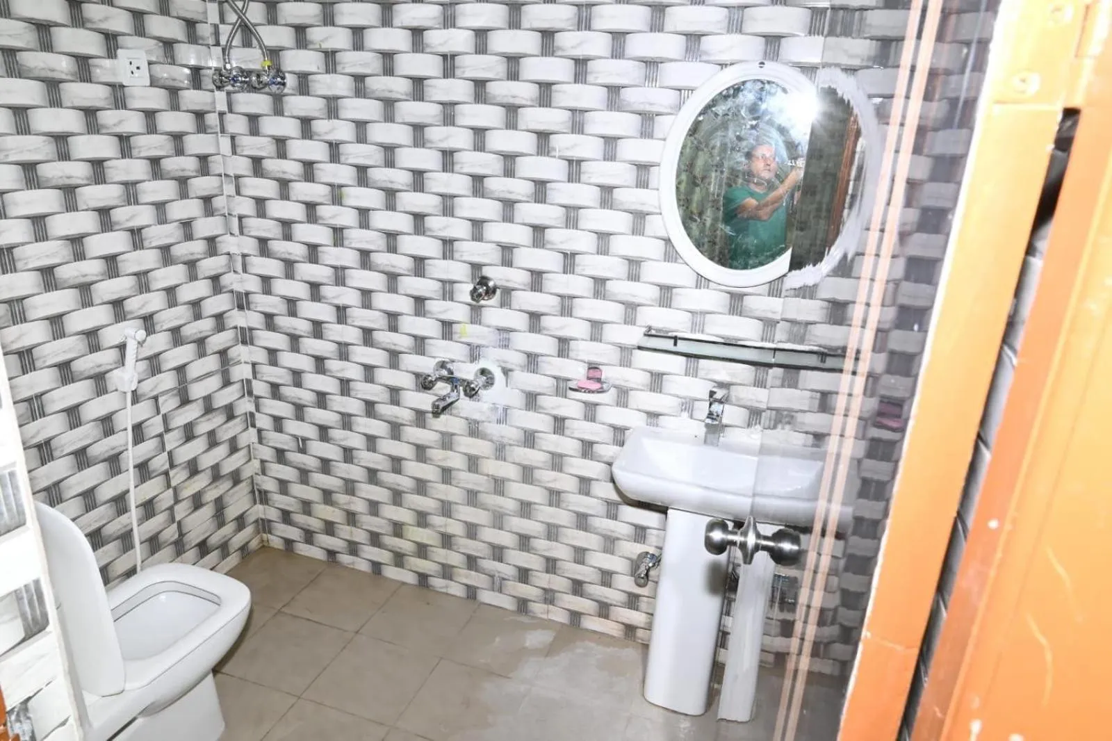 Bathroom in Hotel O The Glide Inn Hotel & Restaurant