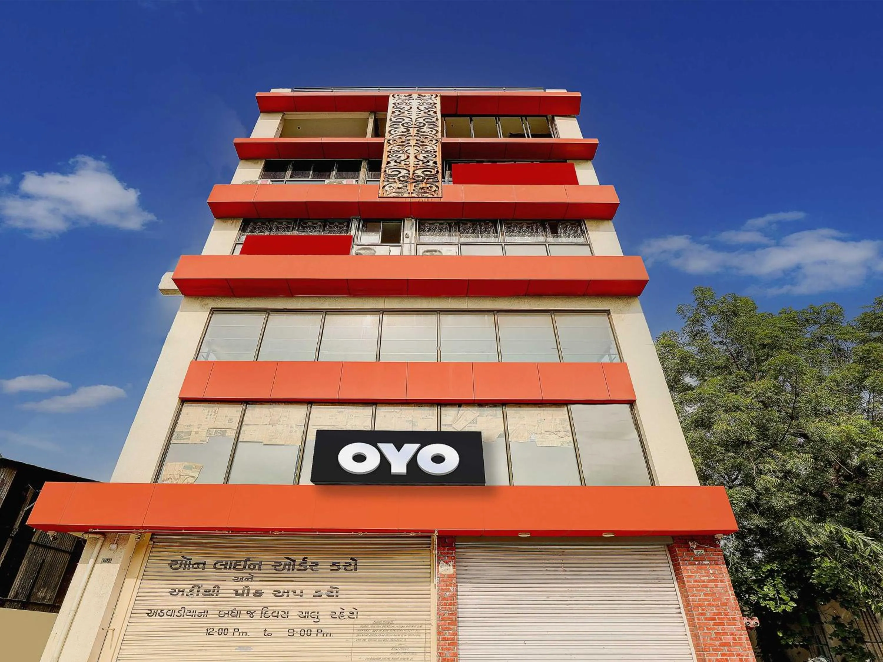 Facade/entrance in Hotel O Royal Inn