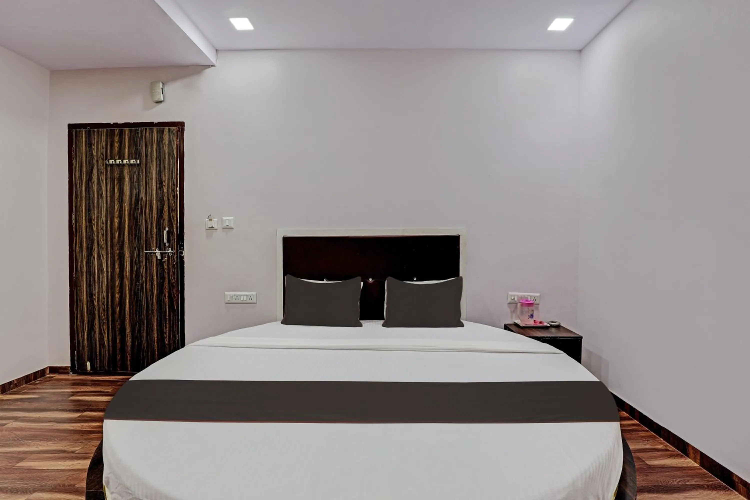 Bedroom in Hotel O Royal Inn