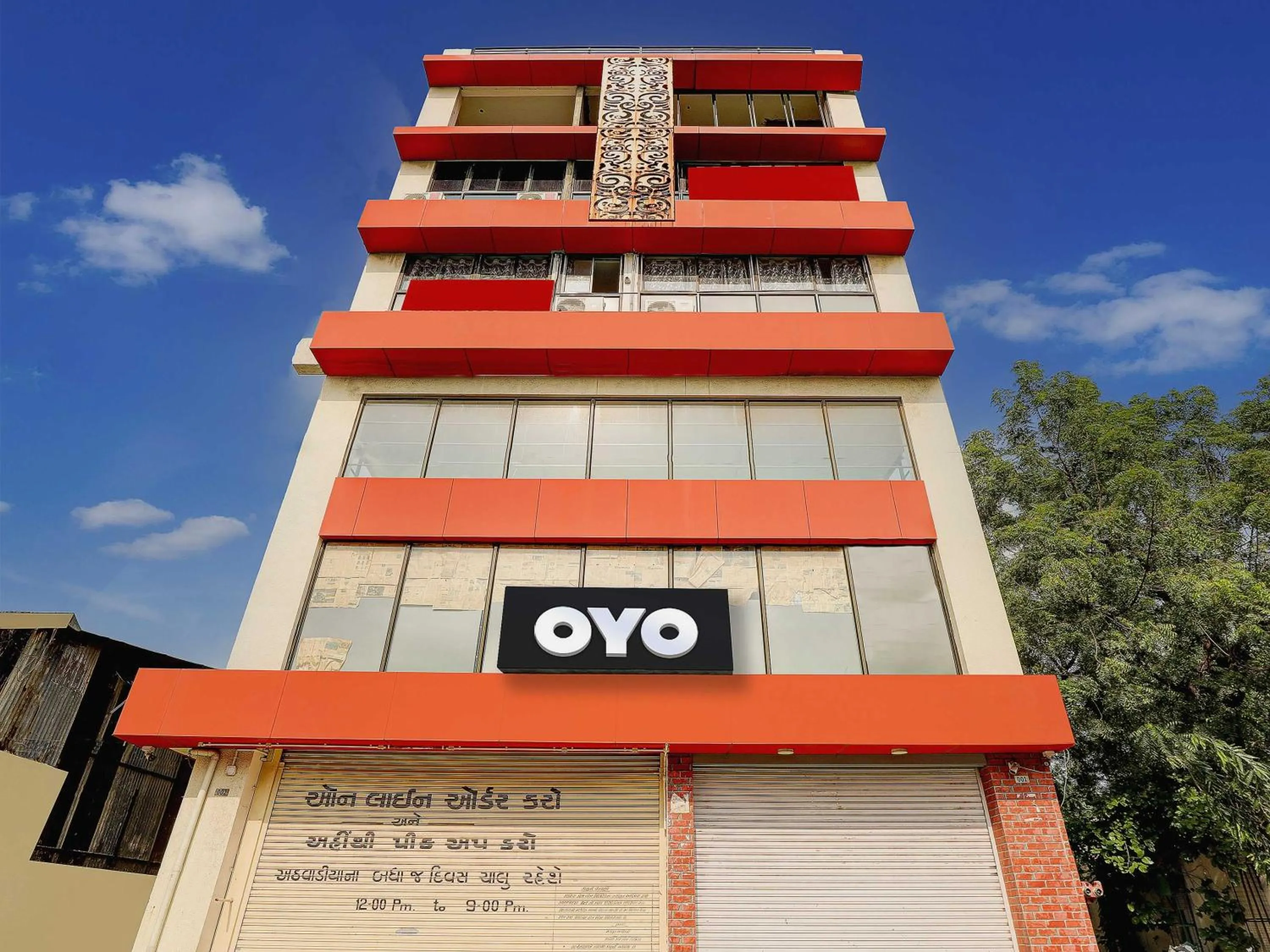 Facade/entrance in Hotel O Royal Inn