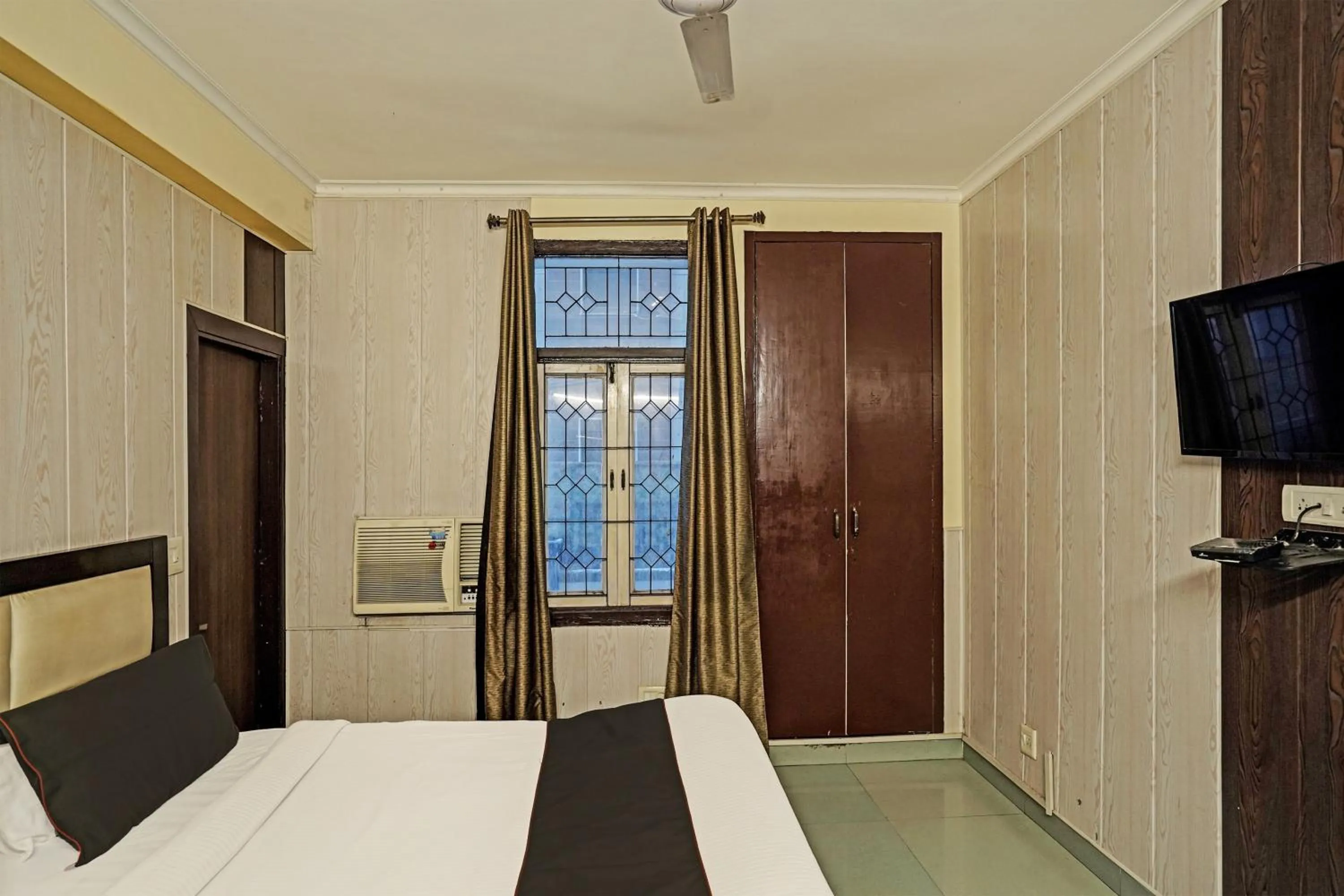 Bedroom, Bed in Capital O Bk House