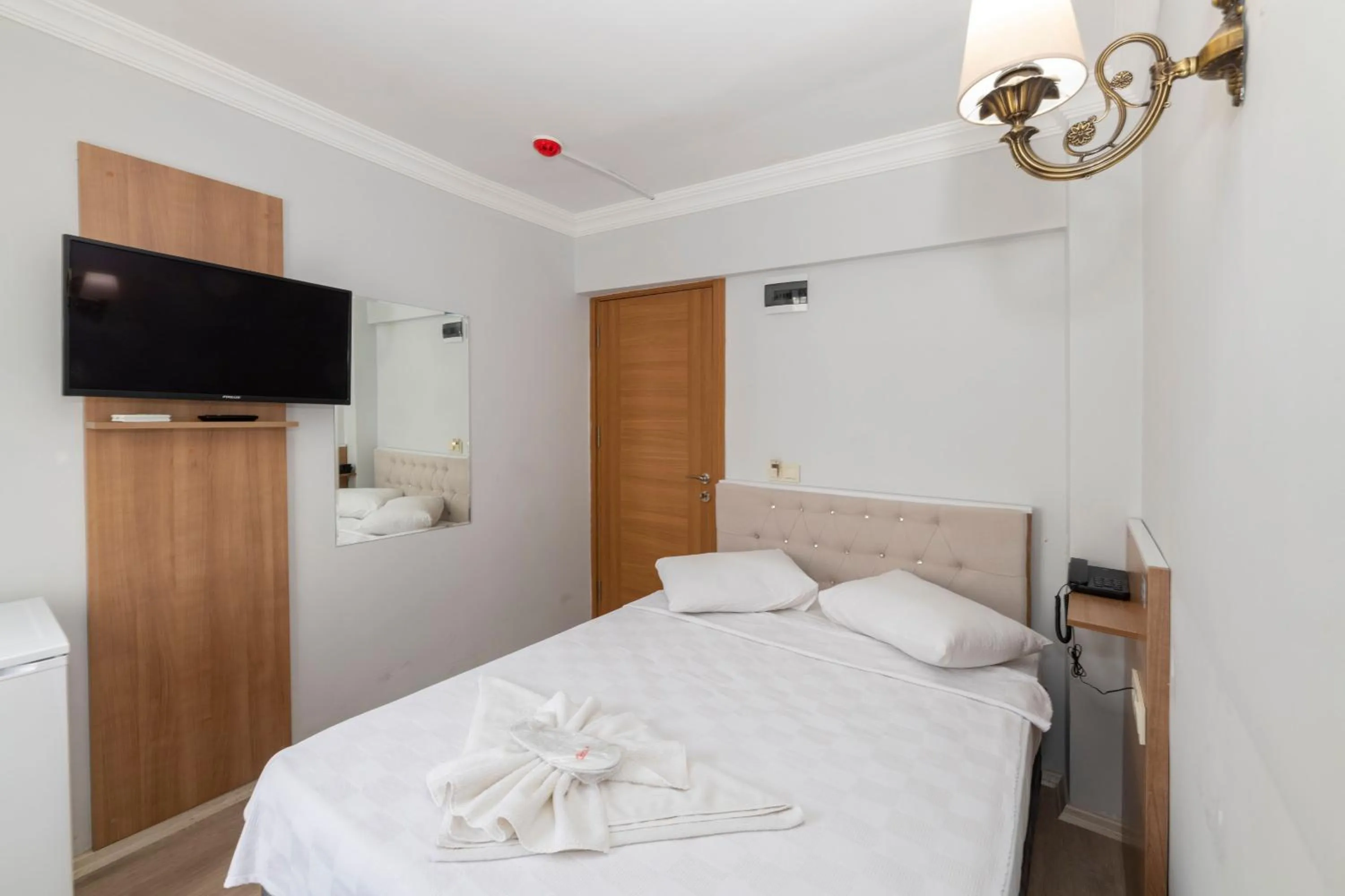 Other, Bed in Metro Hotel