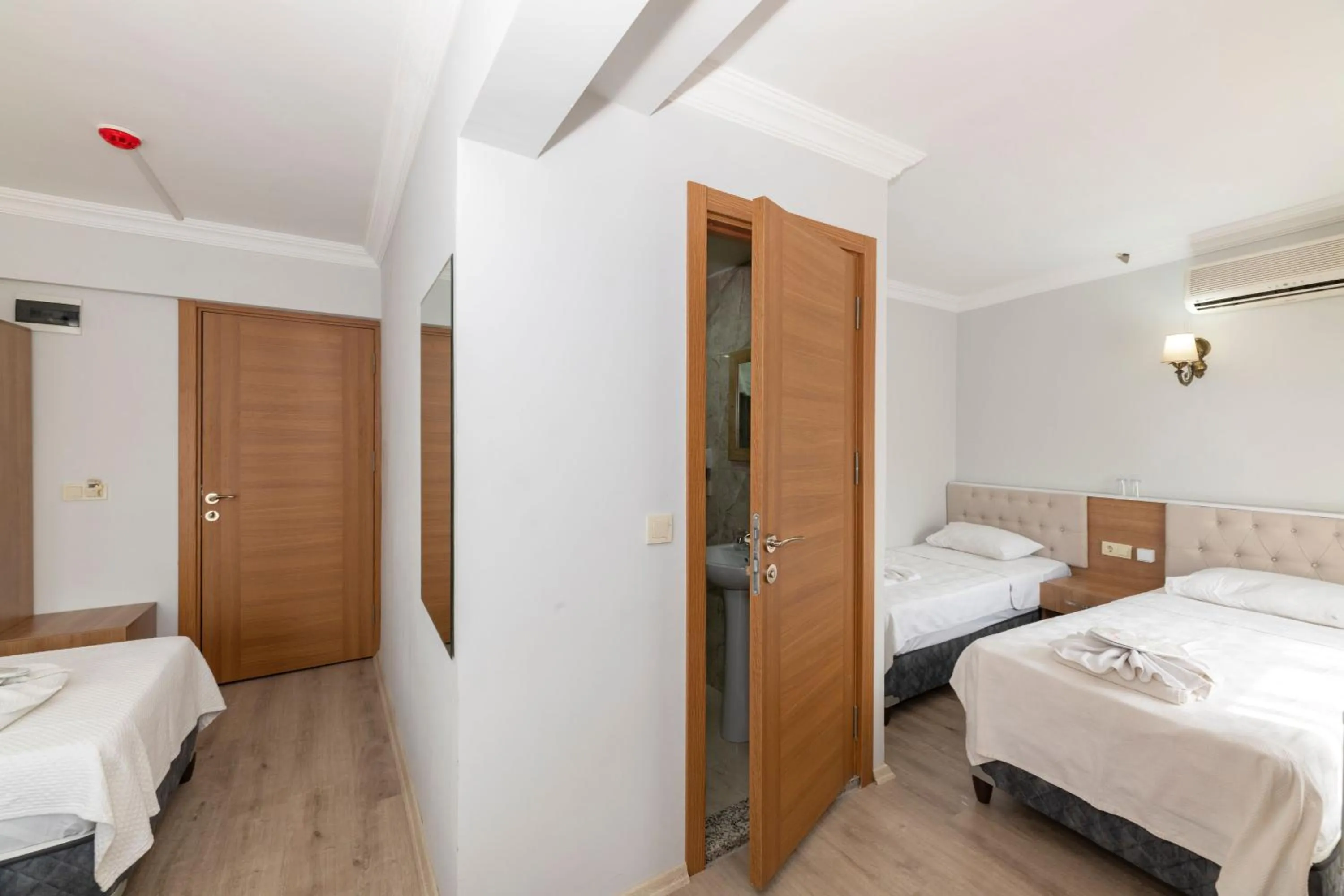 Other, Bed in Metro Hotel