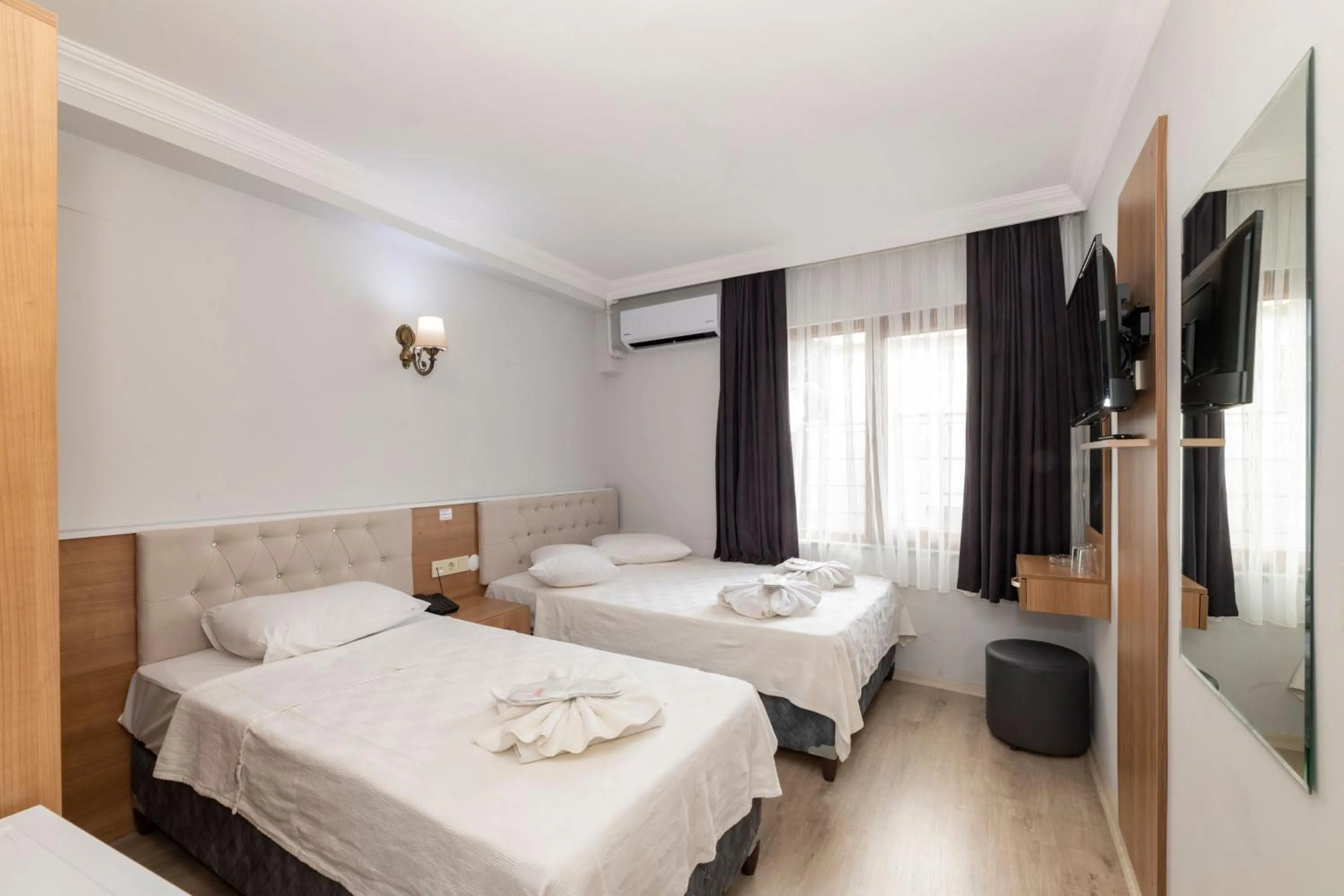 Other, Bed in Metro Hotel