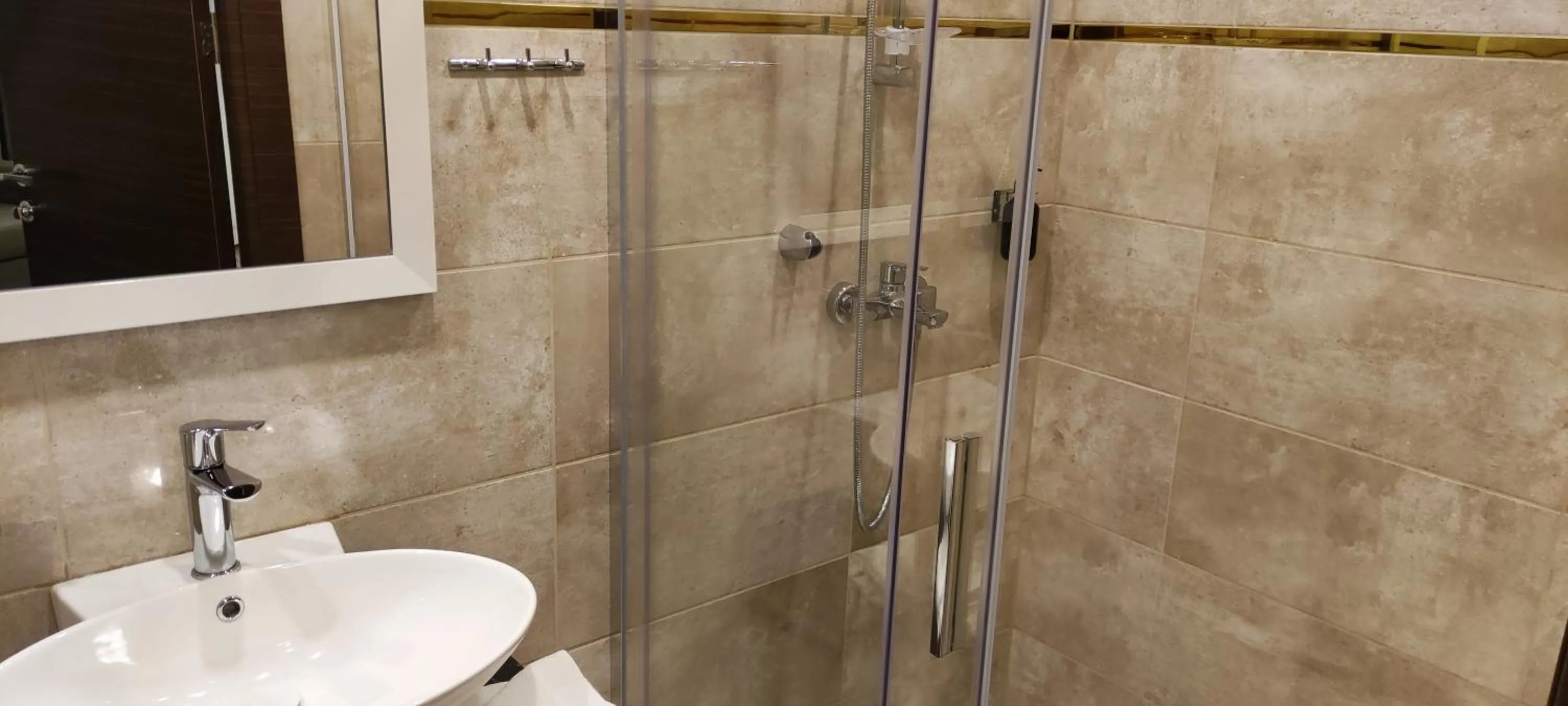 Shower in Hotel Yaman