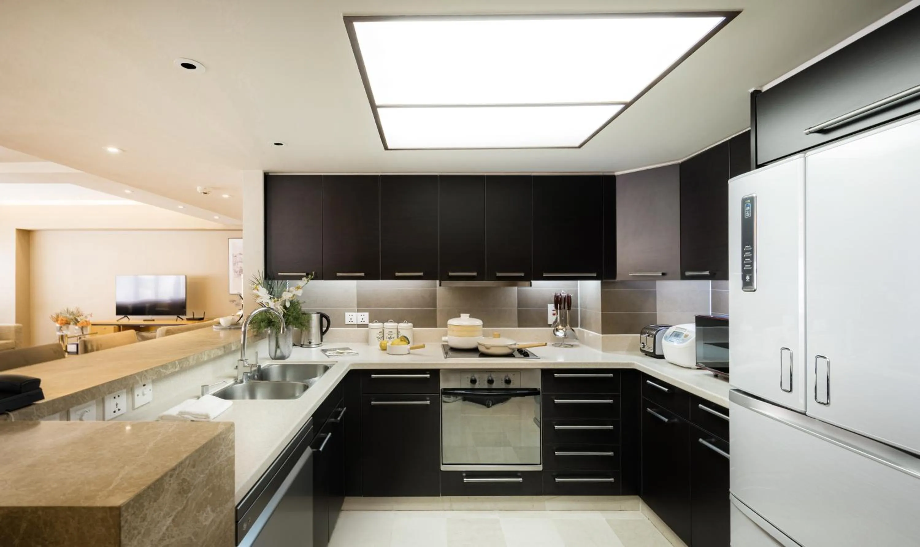 Kitchen or kitchenette in Shanghai Centre Serviced Apartment