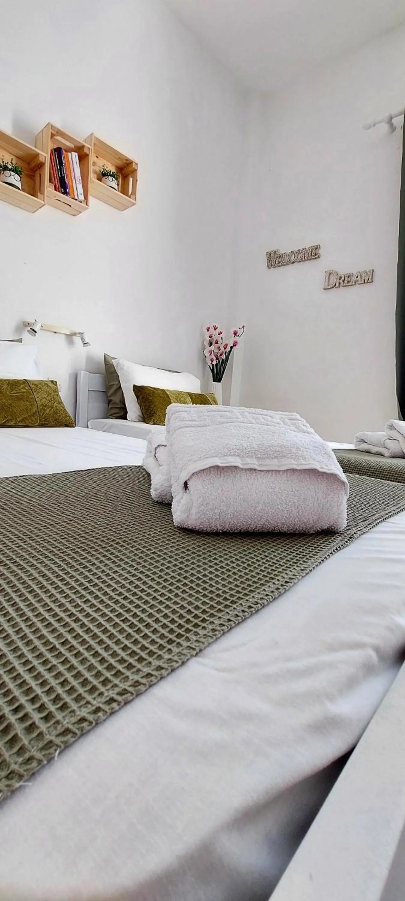 Photo of the whole room, Bed in Kato Yialos Paros