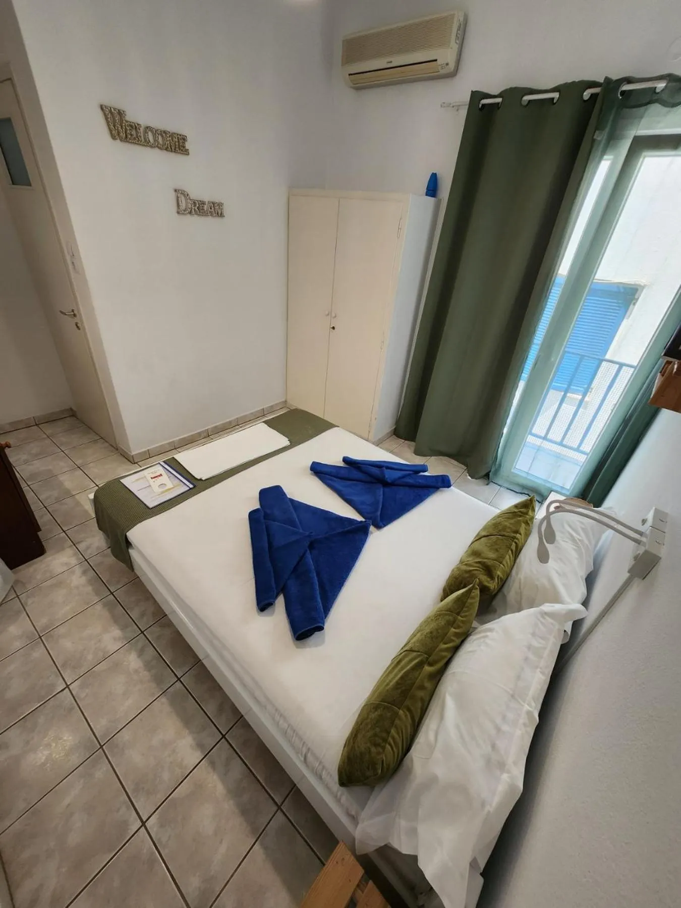 Bed in Kato Yialos Paros