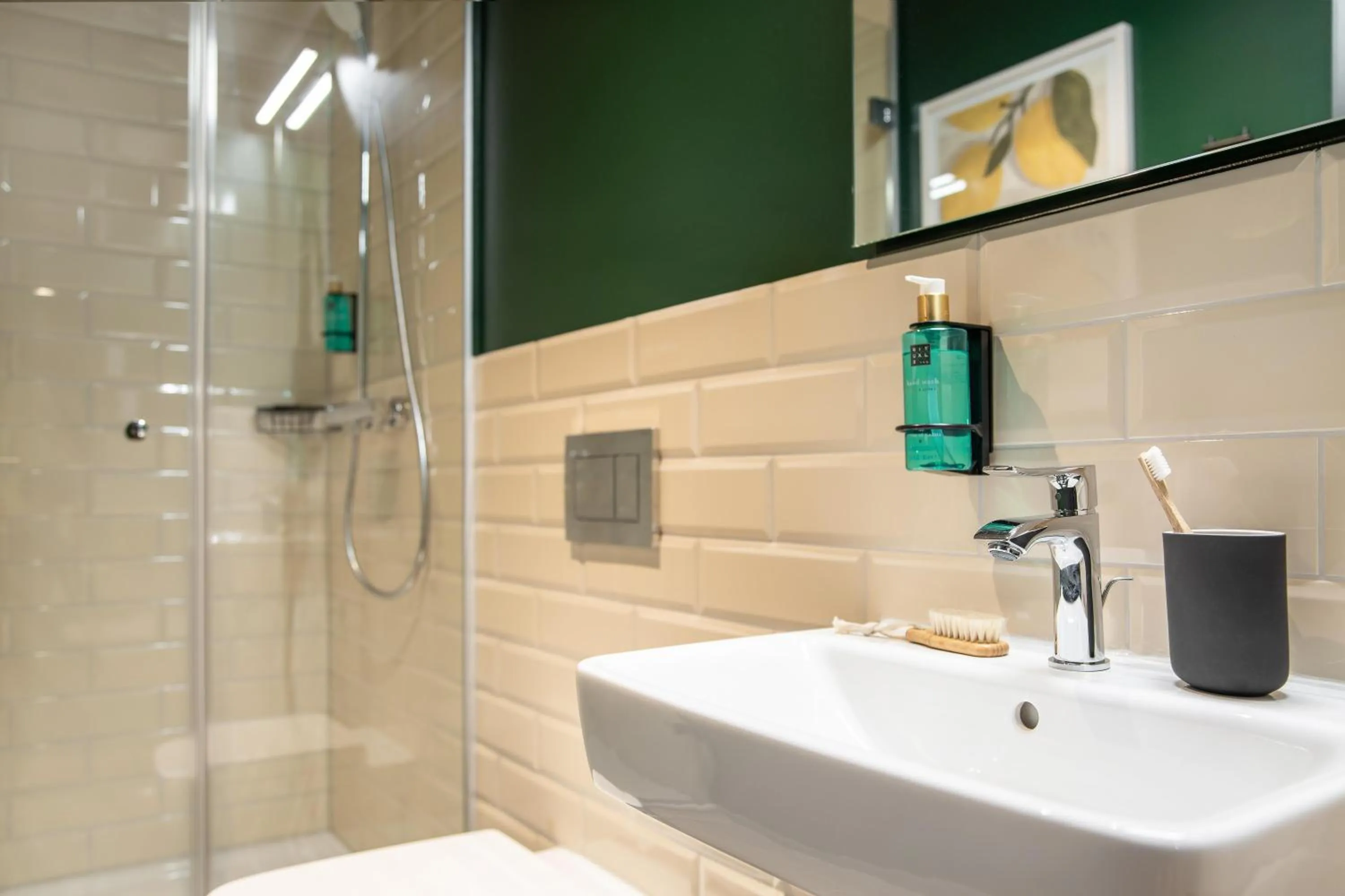 Bathroom in ipartment Berlin Mitte HOME by Best Western