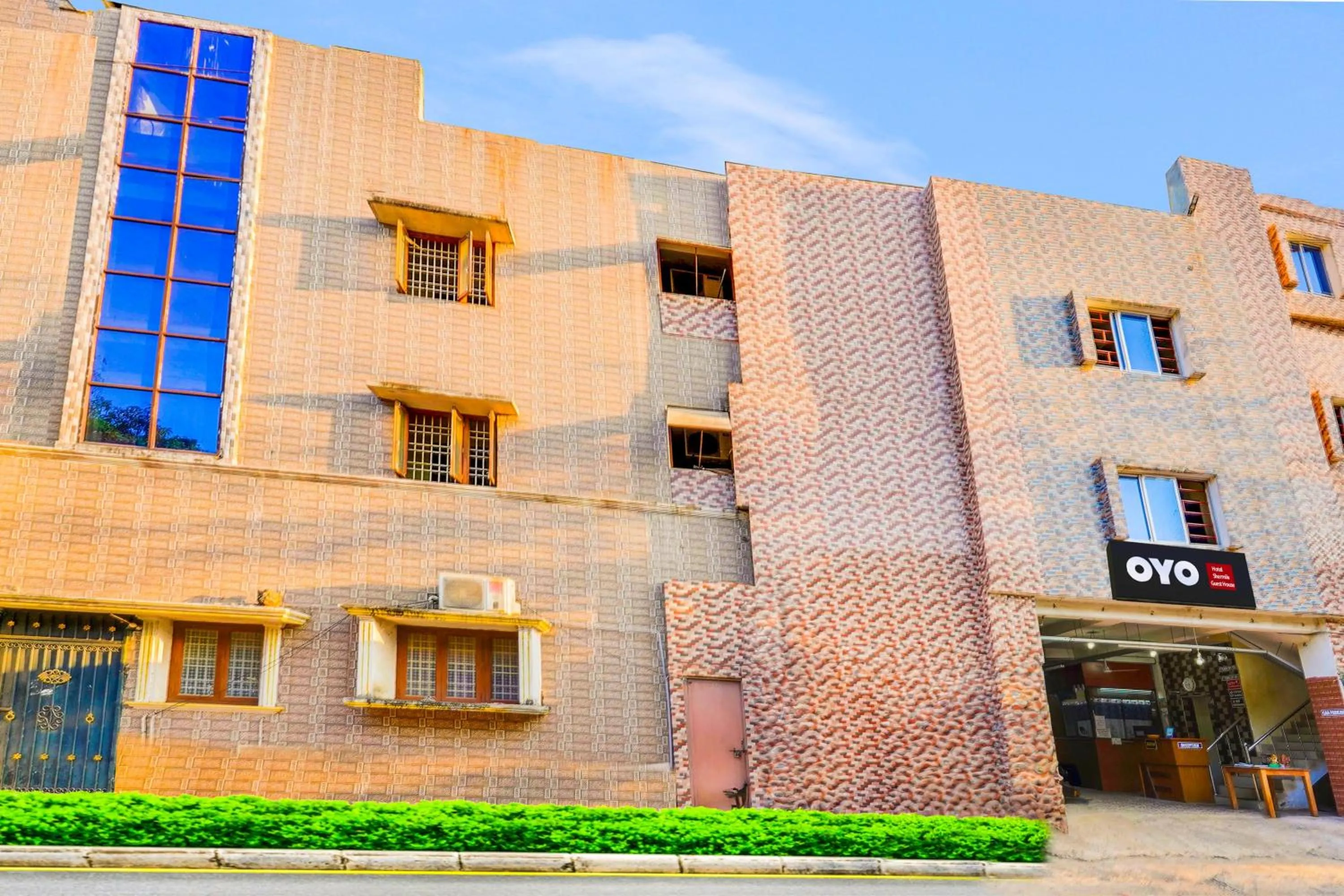 Facade/entrance in Hotel O Sharmila Guest House