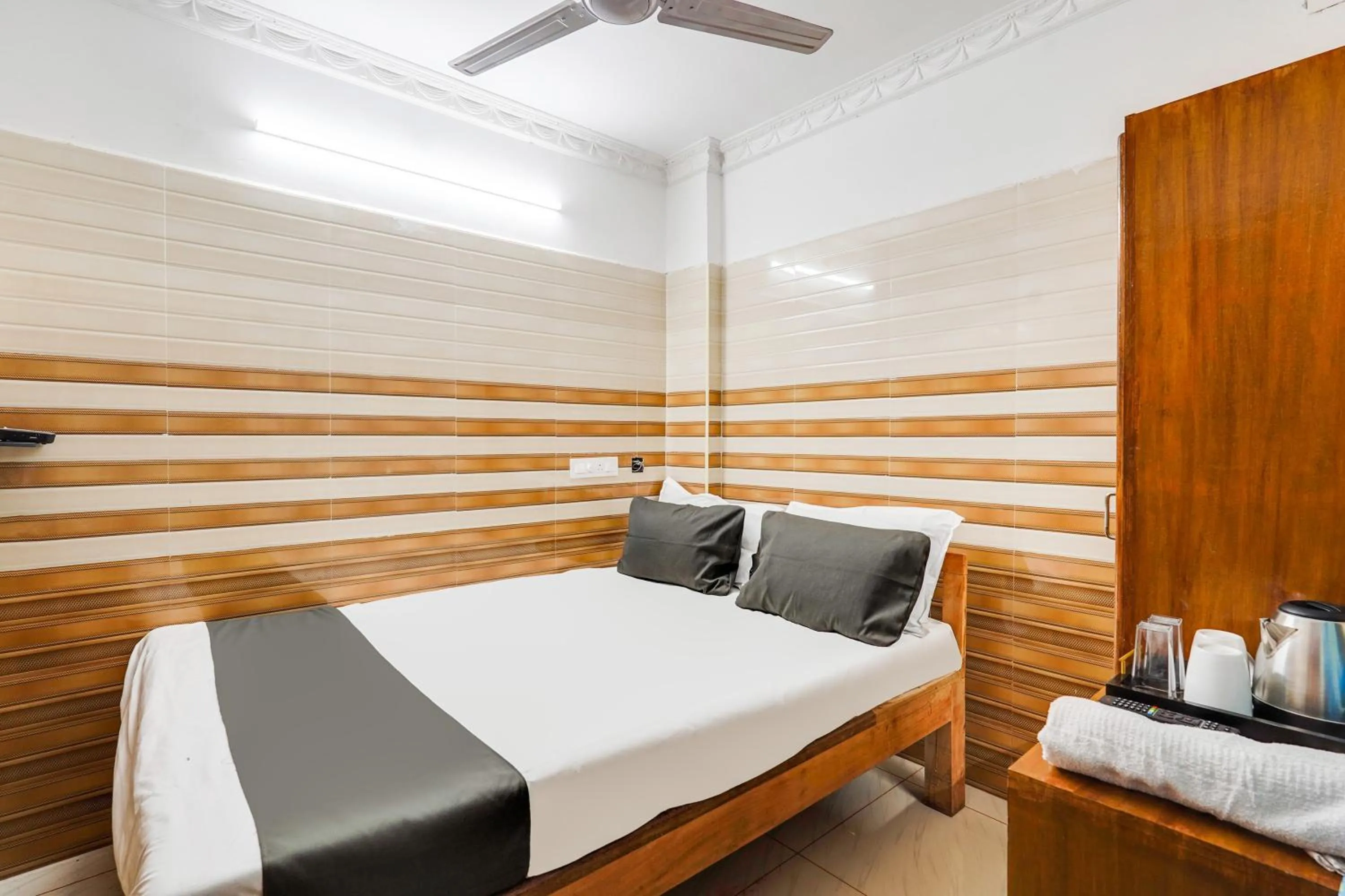 Bedroom, Bed in Hotel O Sharmila Guest House