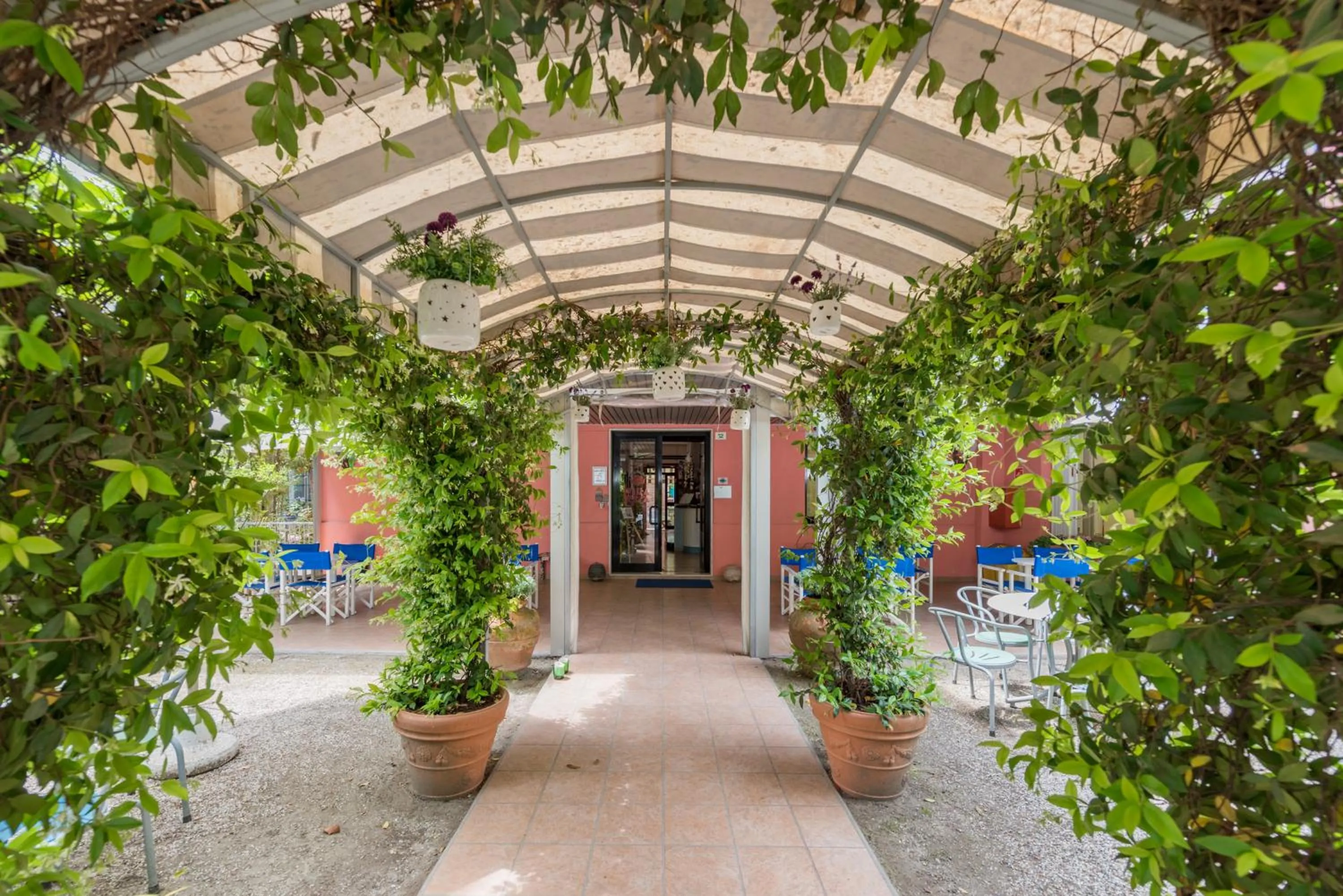 Facade/entrance in Hotel Villa Rosa