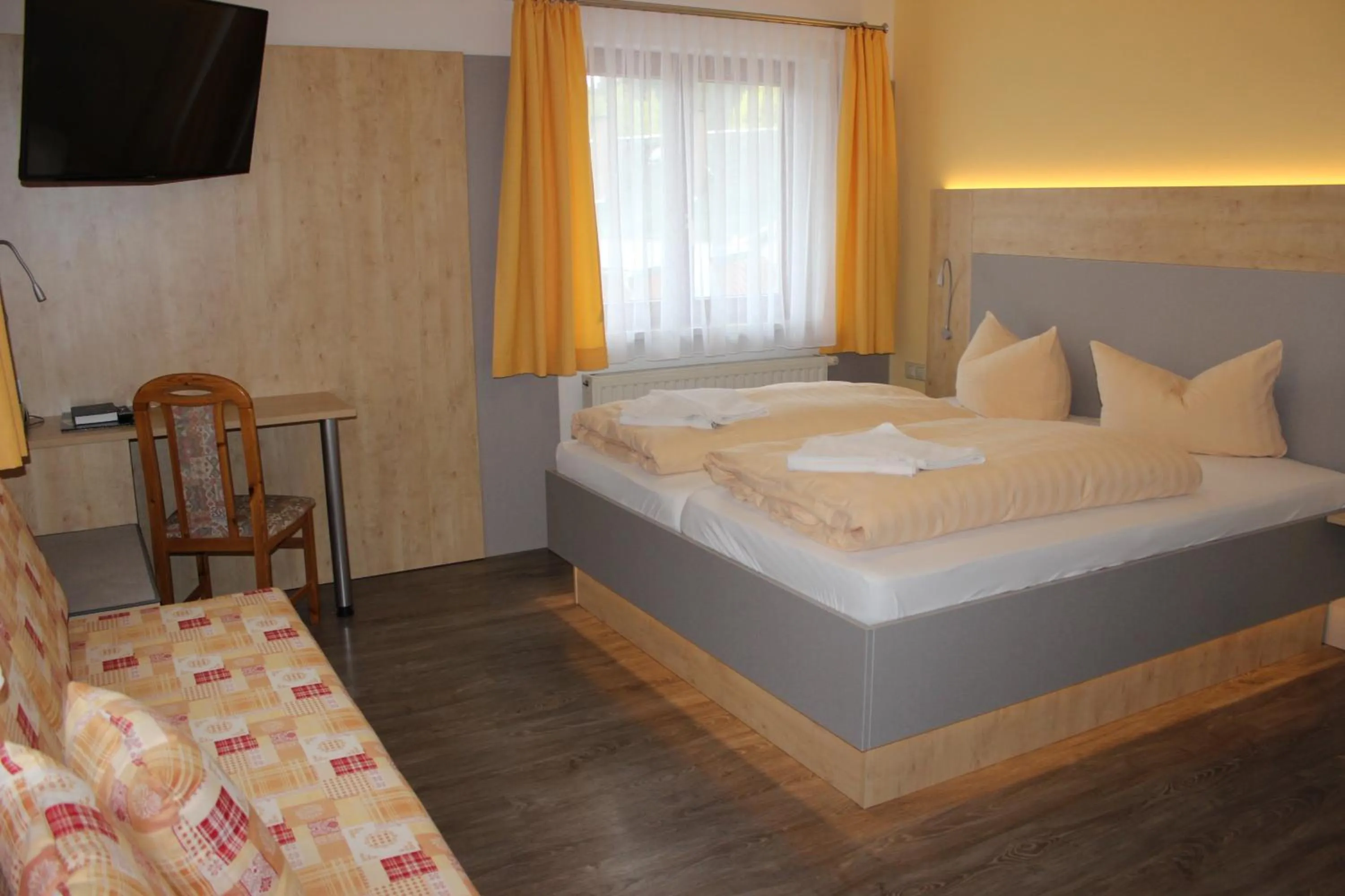 Photo of the whole room, Bed in Landhotel Gasthof Zwota