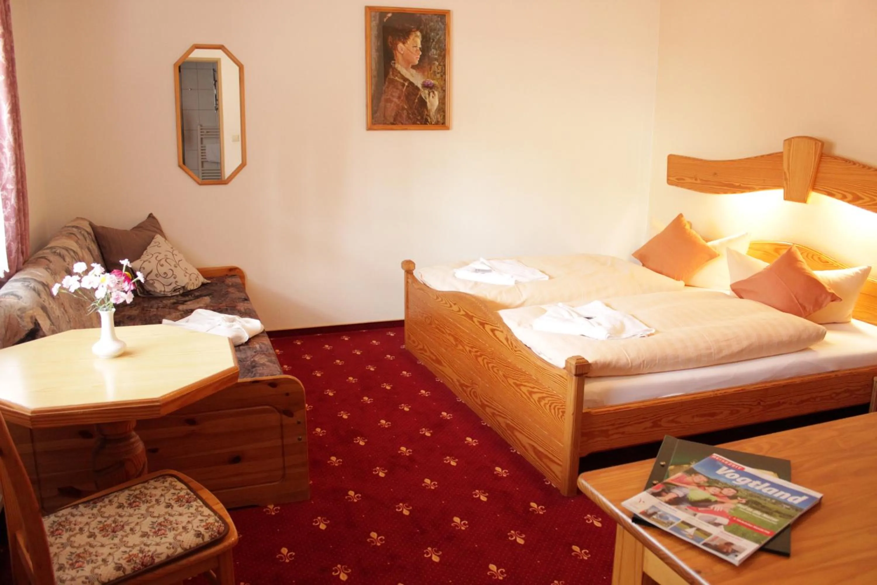 Photo of the whole room, Bed in Landhotel Gasthof Zwota