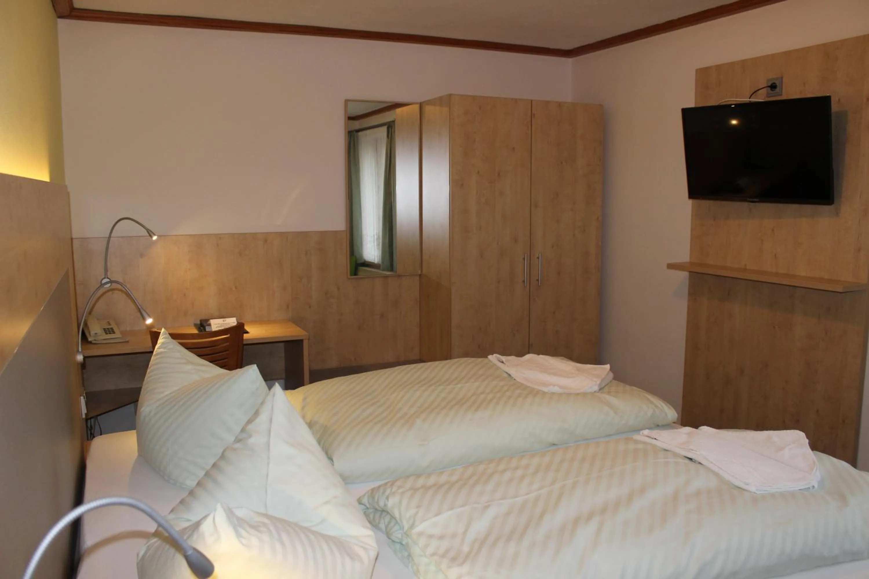 Photo of the whole room, Bed in Landhotel Gasthof Zwota