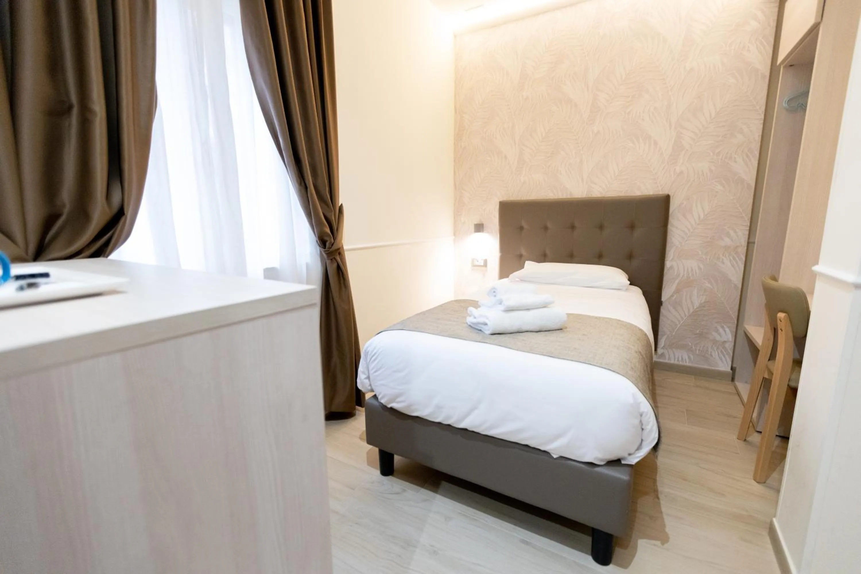 Bed in Hotel Maximus