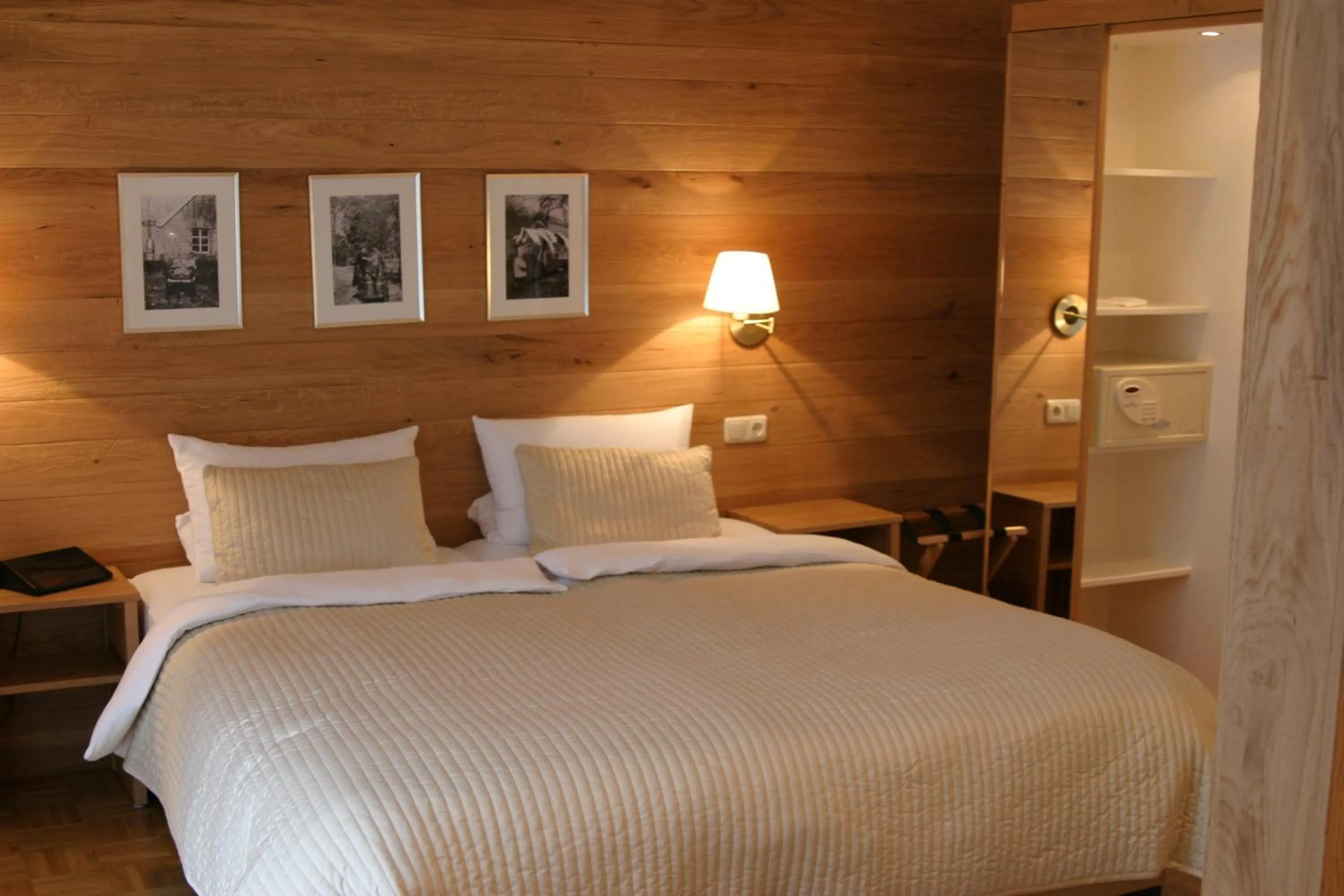 Photo of the whole room, Bed in Hotel Waldgasthof Schöning