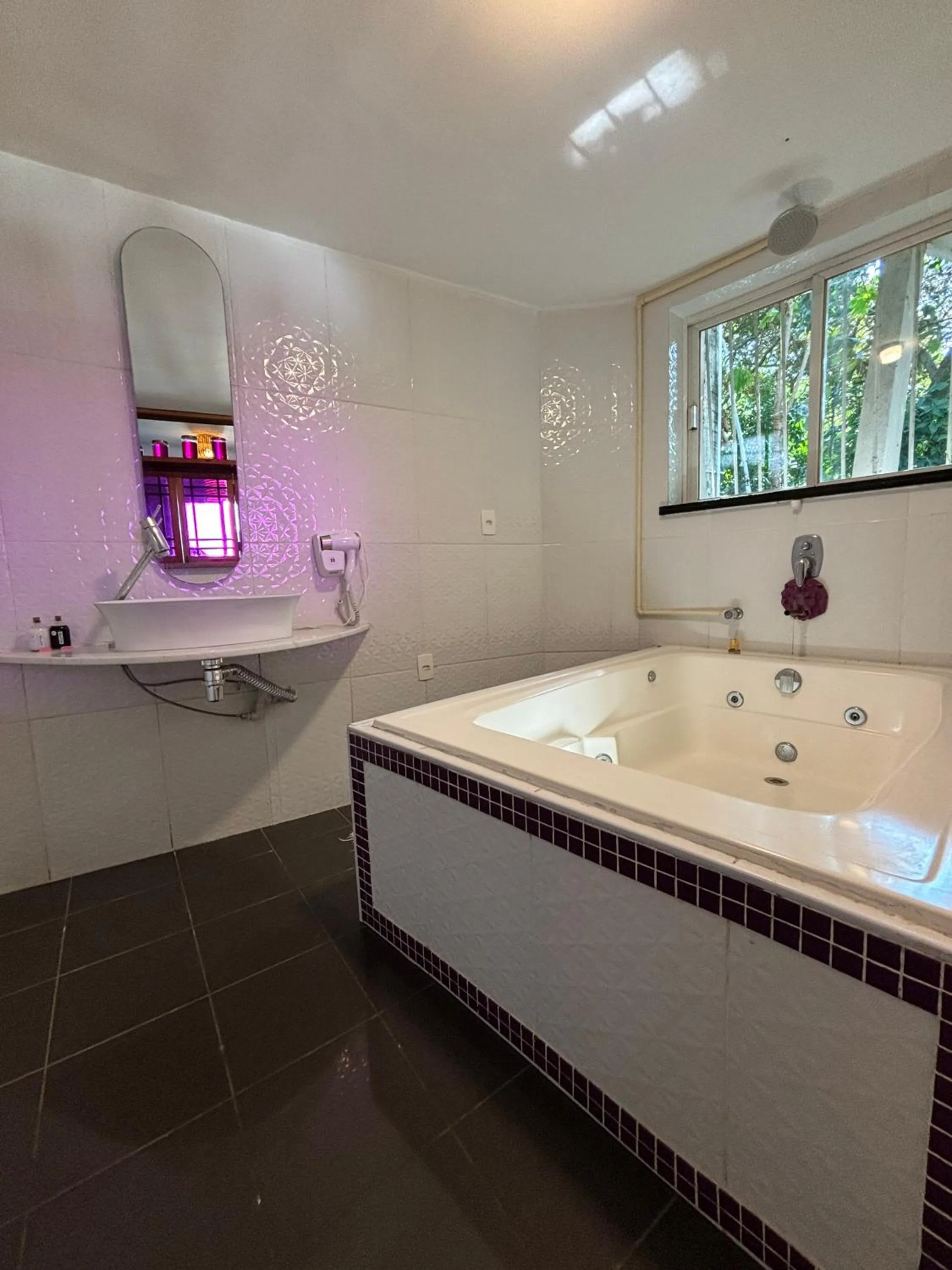 Shower in Les Jardins de Rio Boutique Hotel