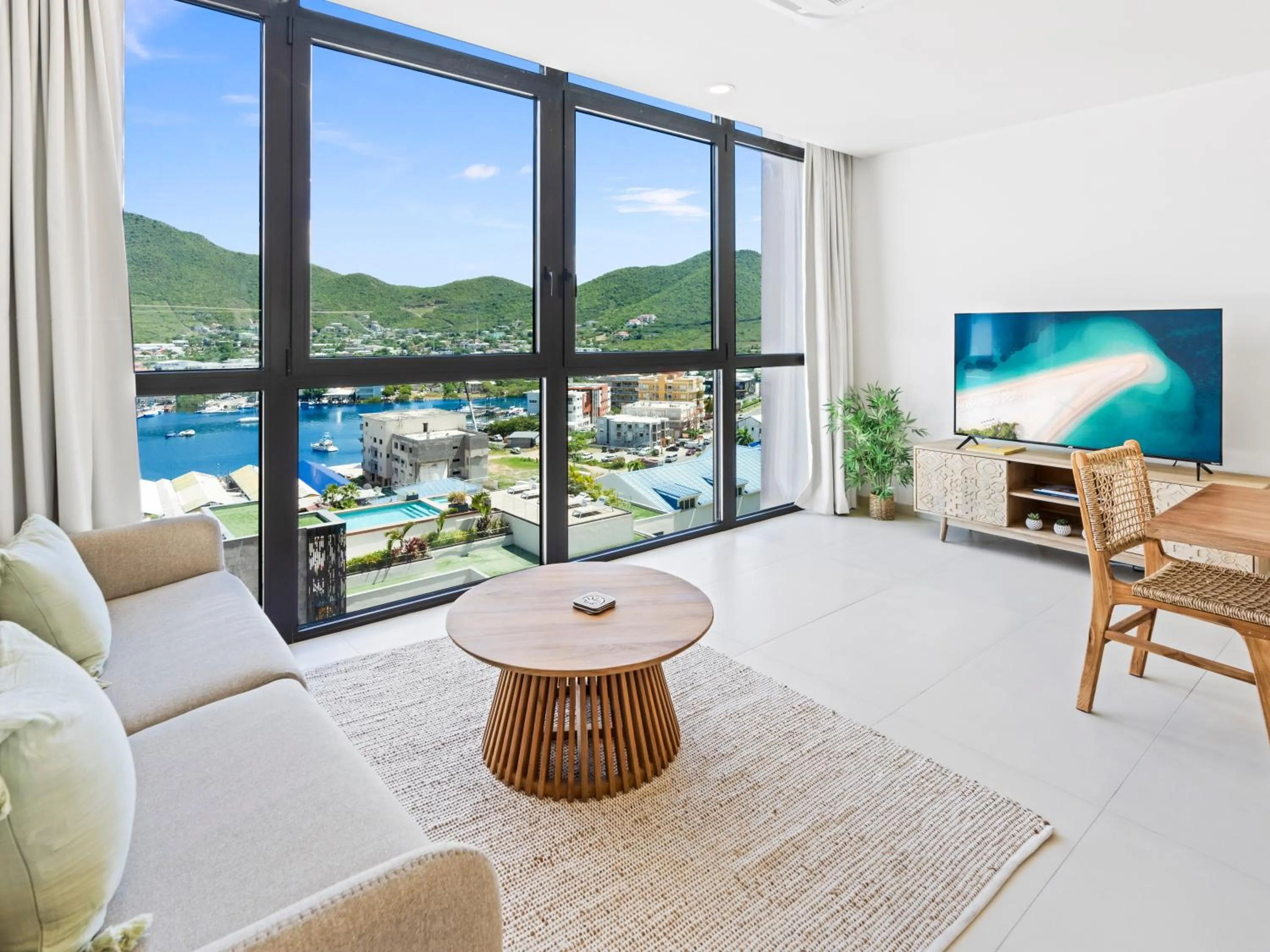 TV and multimedia in The Hills Residence