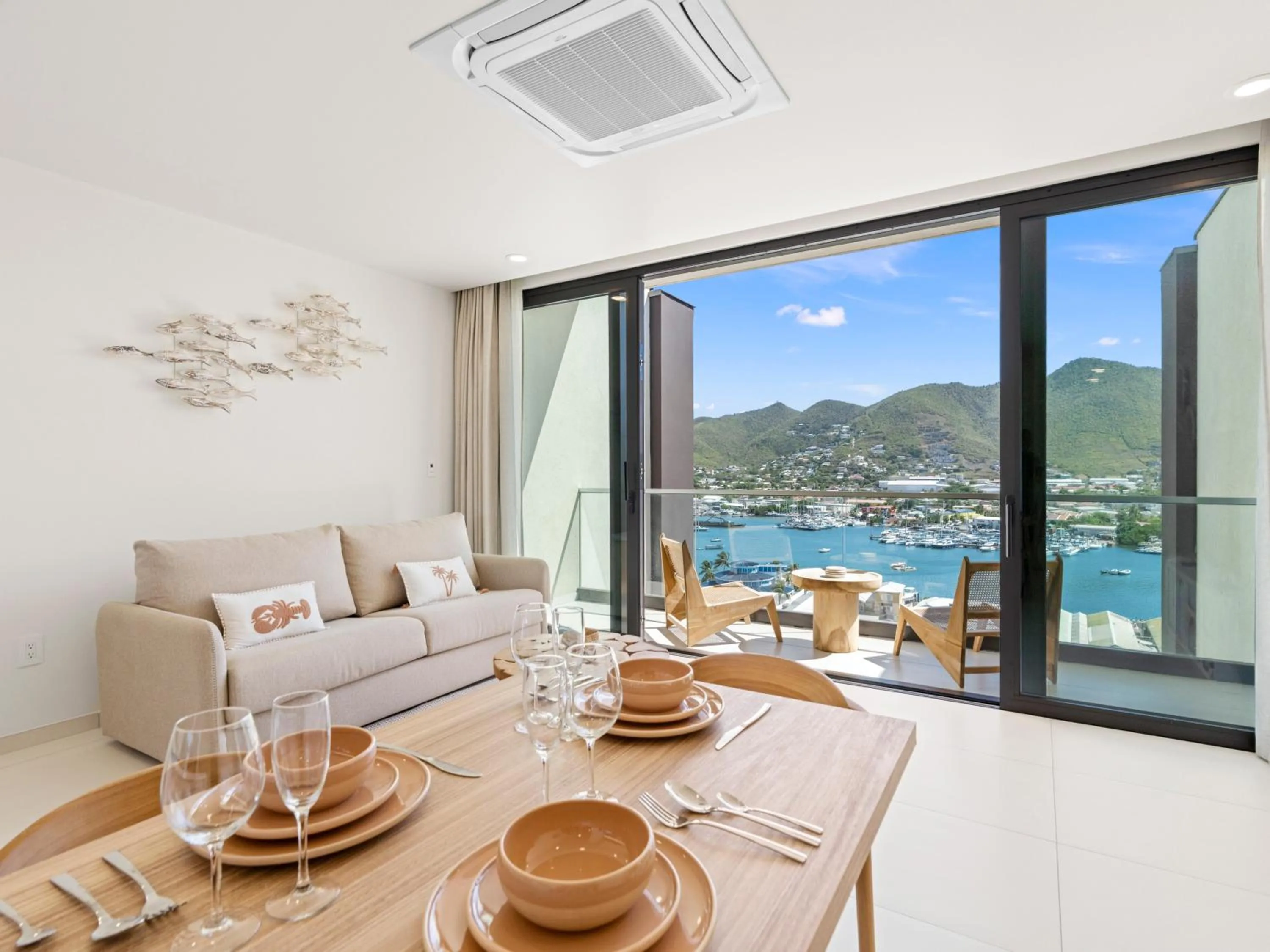 Natural landscape in The Hills Residence