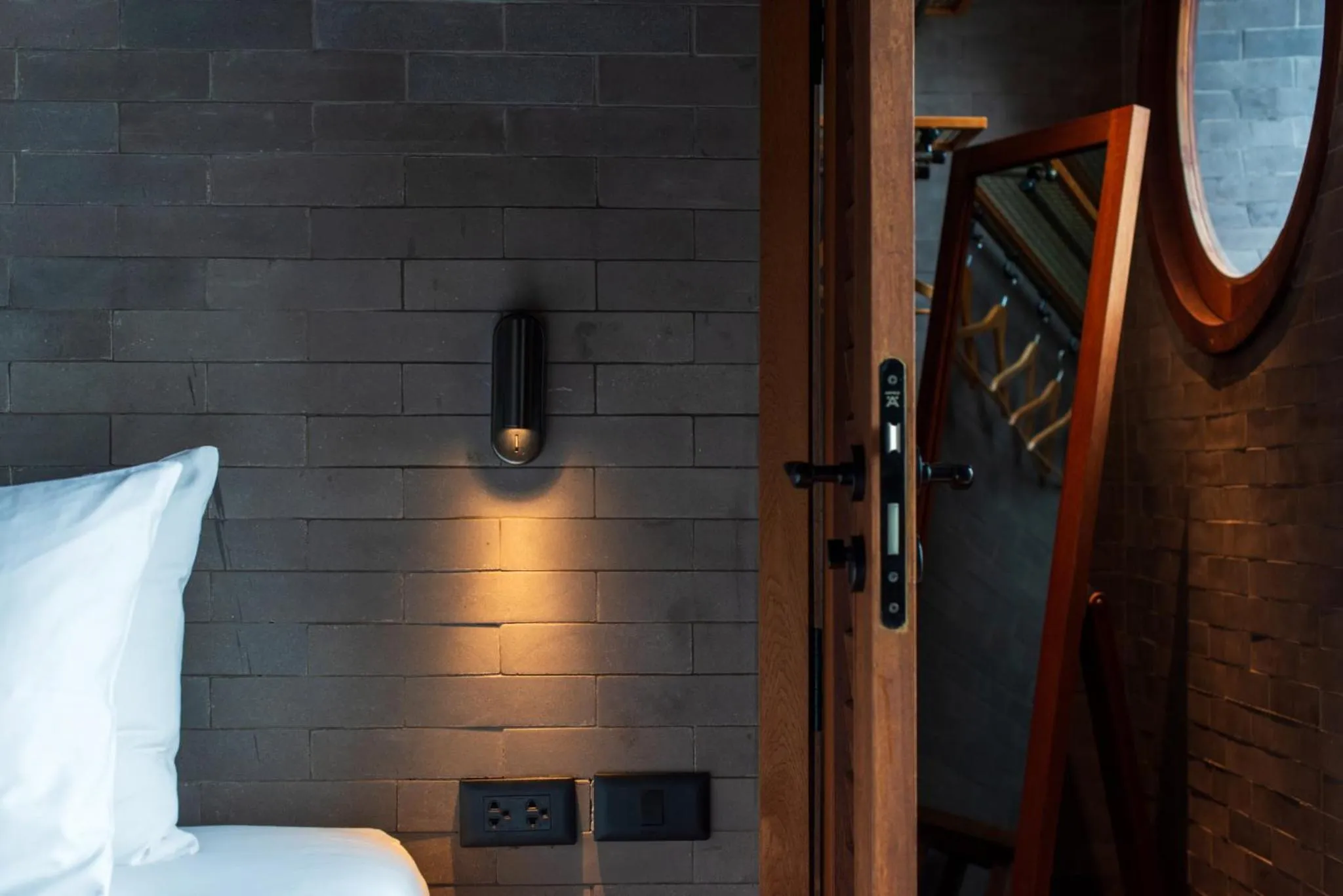 Bed in Na Tanao 1969