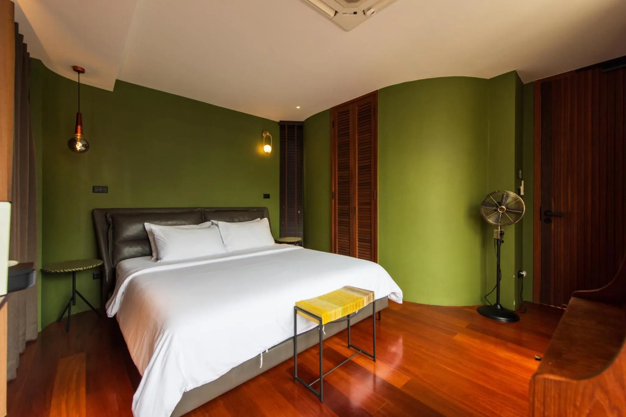 Bedroom, Bed in Na Tanao 1969