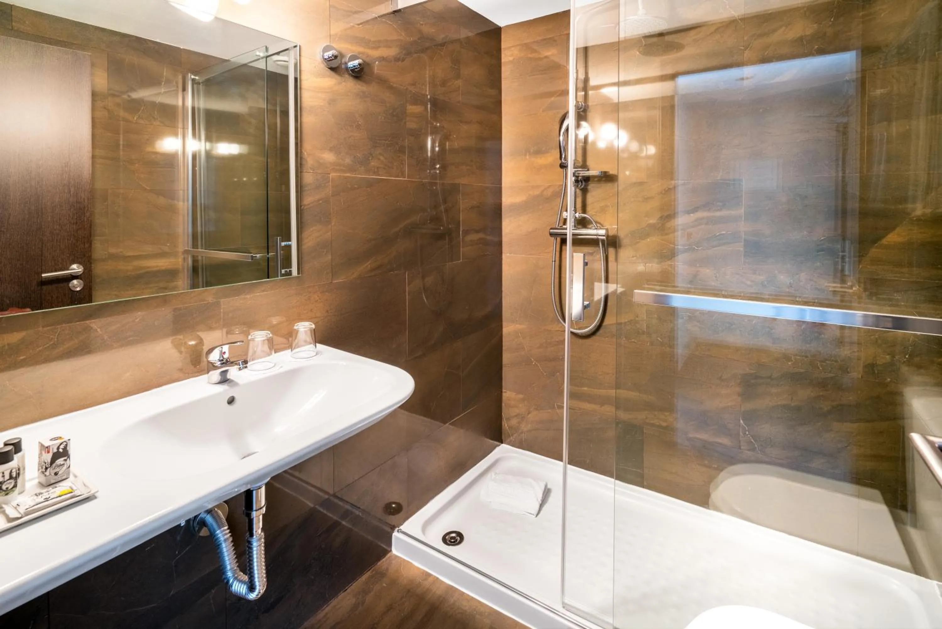 Bathroom in Rossio Garden Hotel