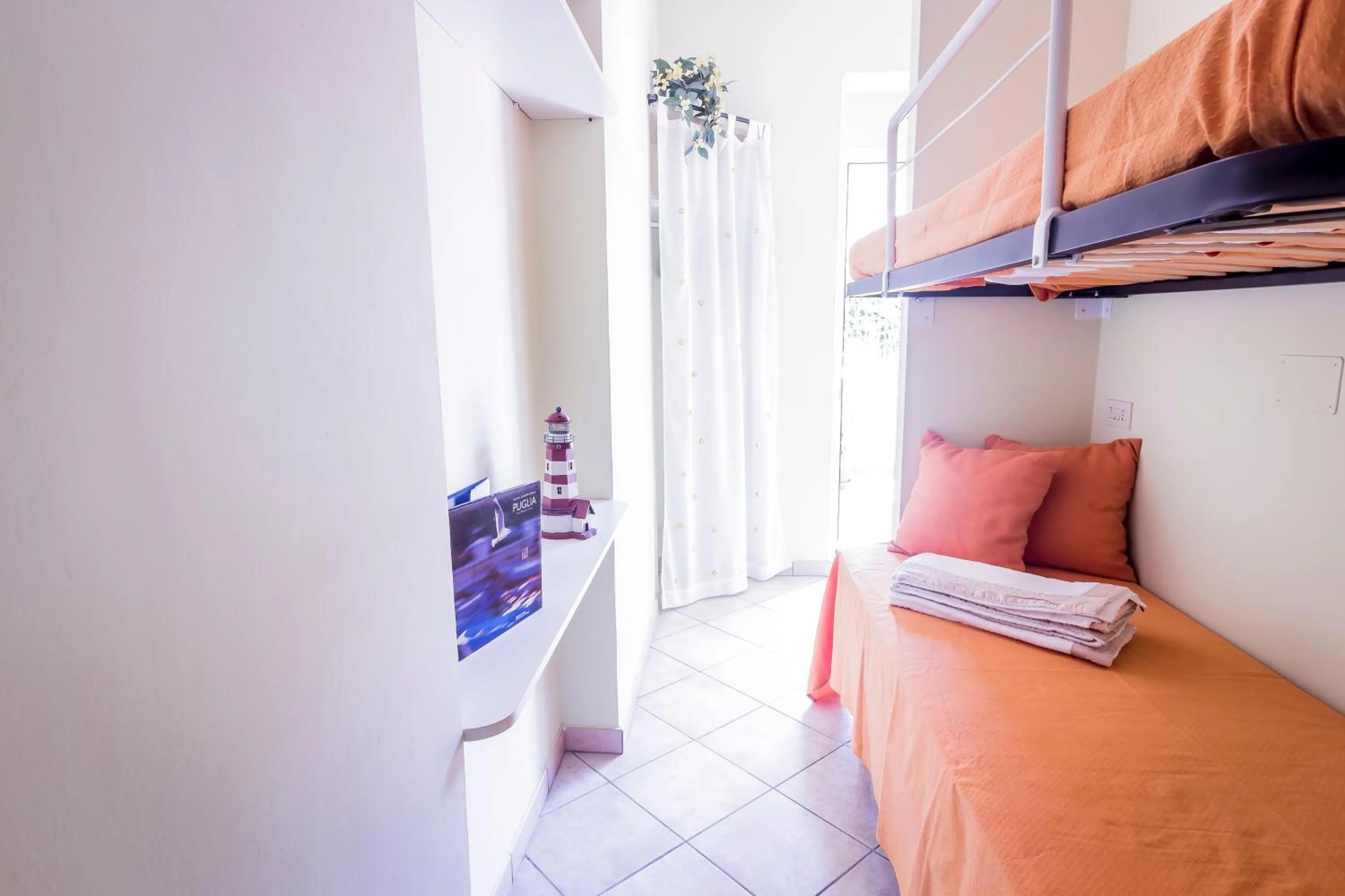 bunk bed in Mandarinoarancio